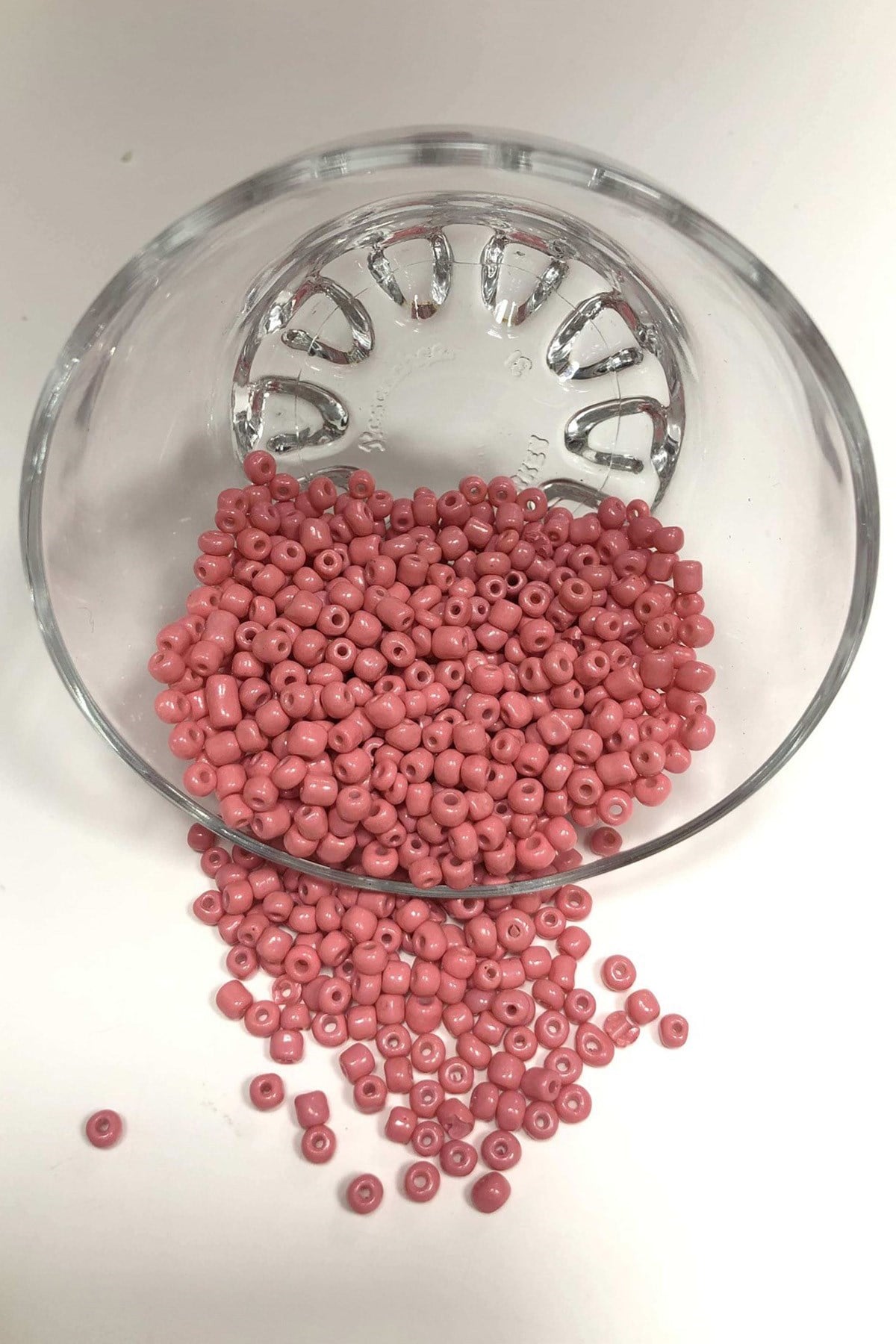 Küçük Kara Rengi Kum Boncuk Orta Boy 4 mm 50