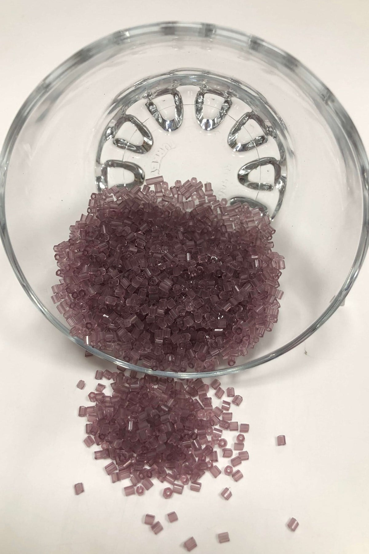 Mürdüm Rengi Şeffaflı Kesme Boncuk (2-2,5mm)