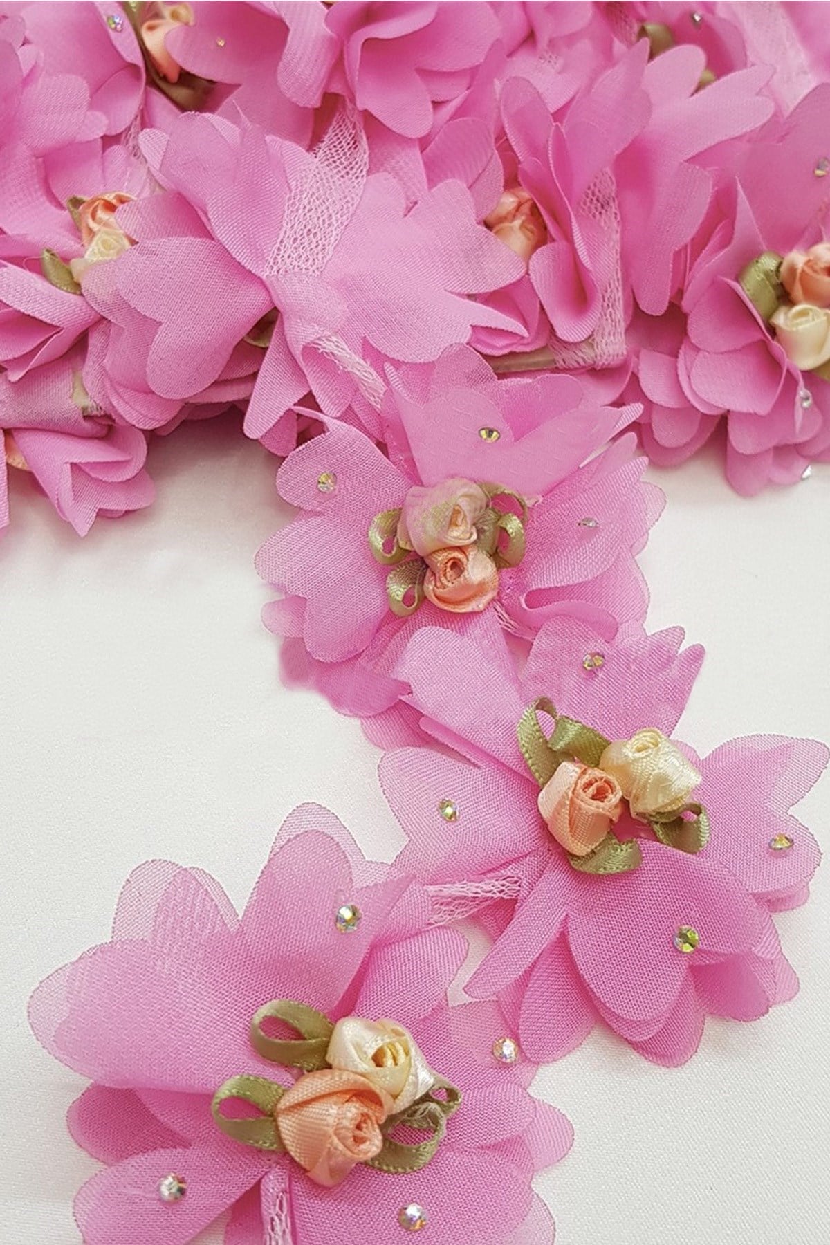 Pembe Lazer Kesim Saten Çiçekli Şerit