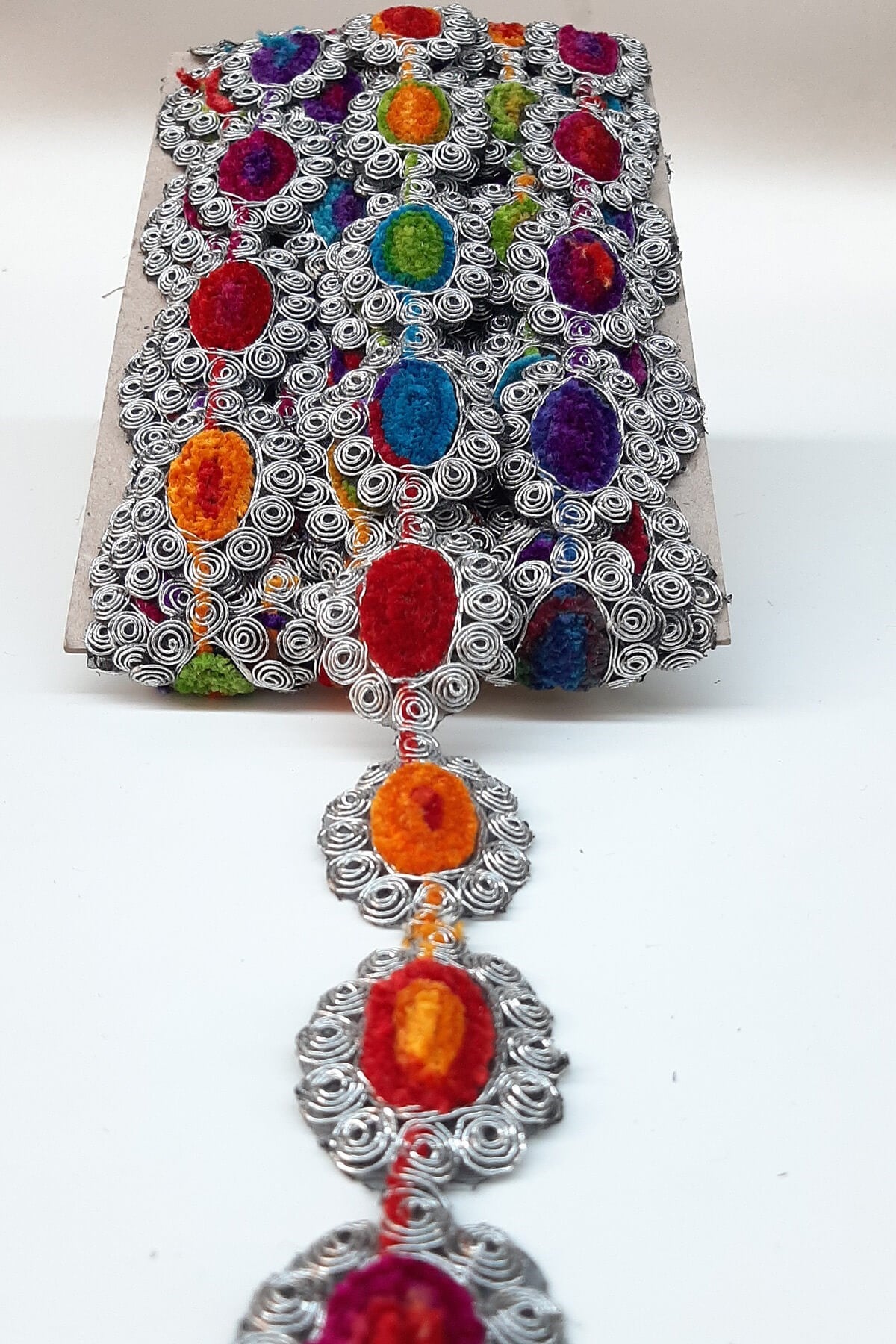 Renkli Oval Desenli Antik Şerit Güpür