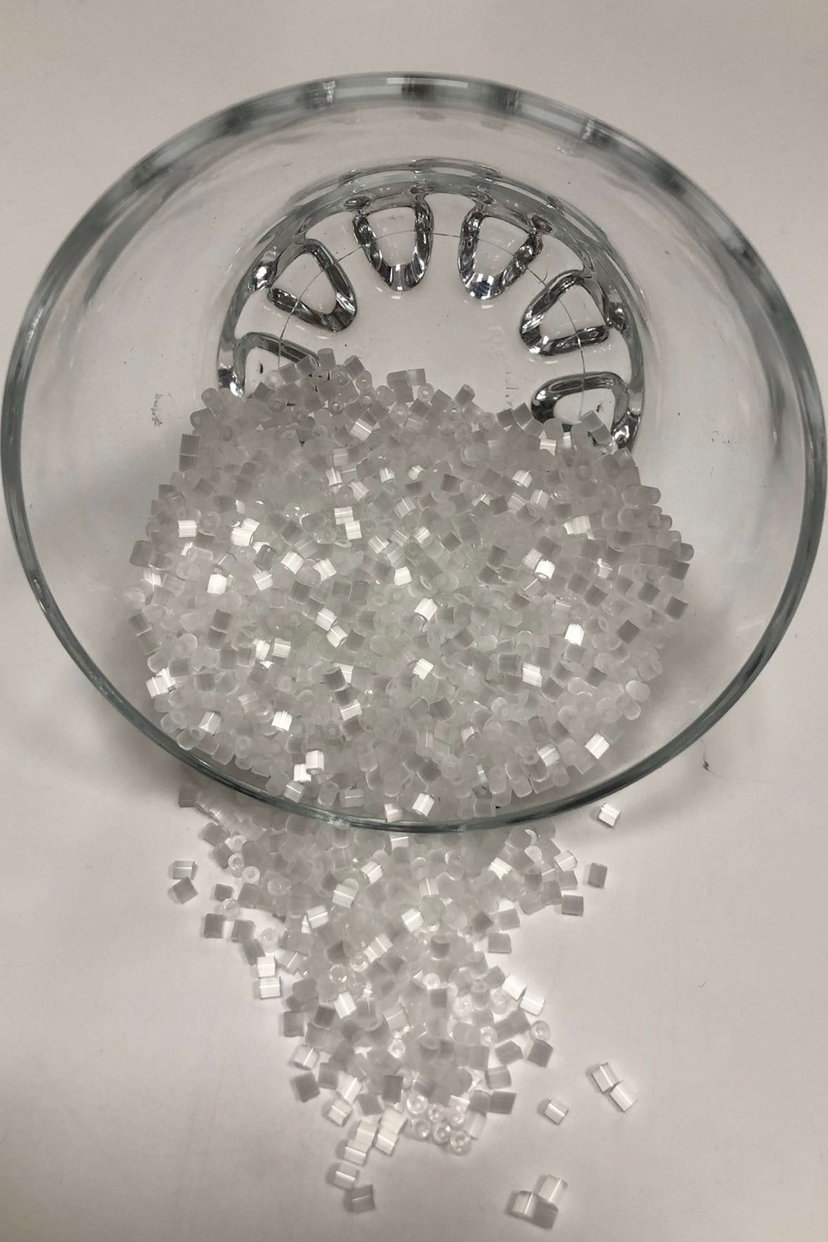 Sedefli Beyaz Kesme Boncuk (2-2,5mm)