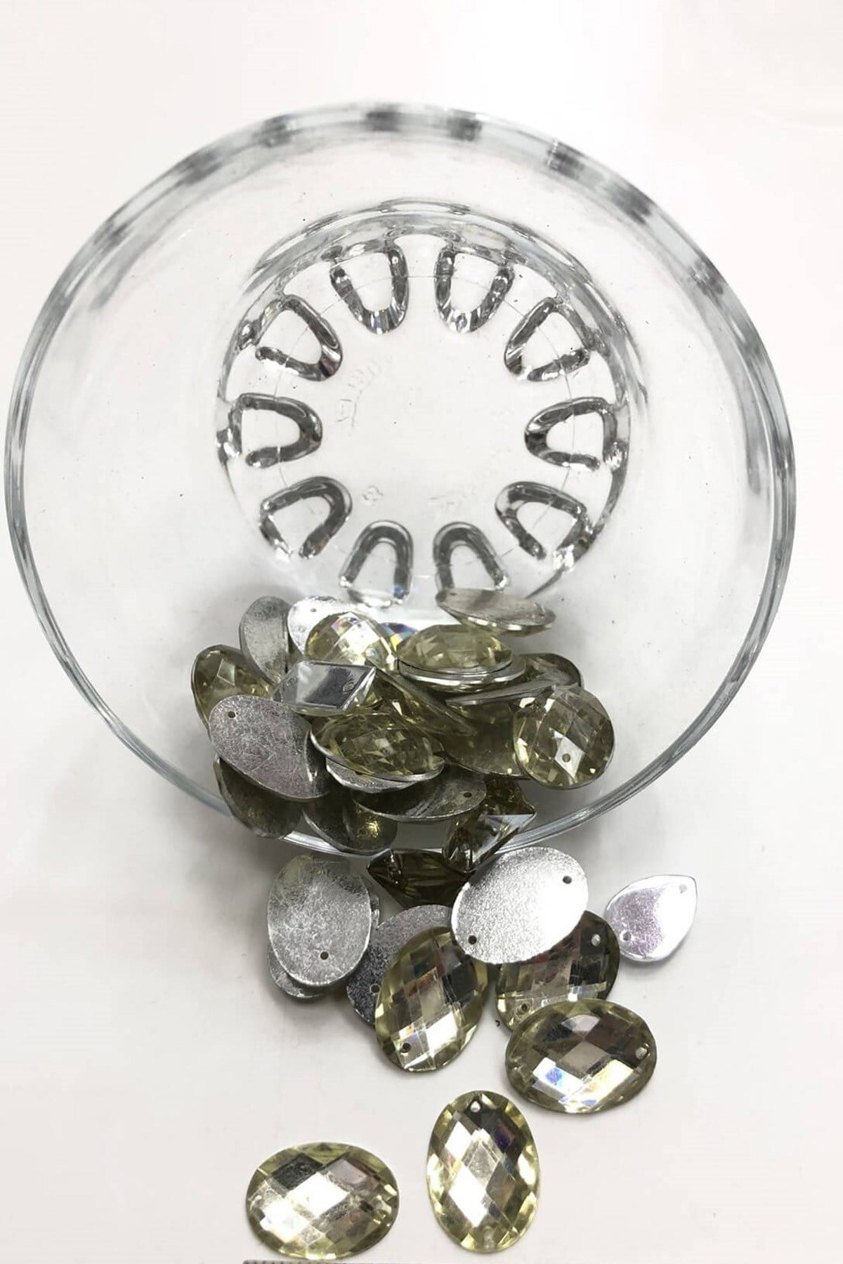 Şeffaf Oval Plastik Dikme Taş 20 gr