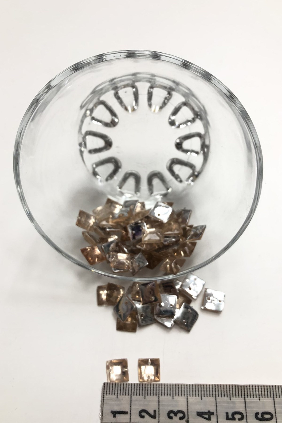 Açık Vizon Kare Plastik Dikme Taş 20 gr
