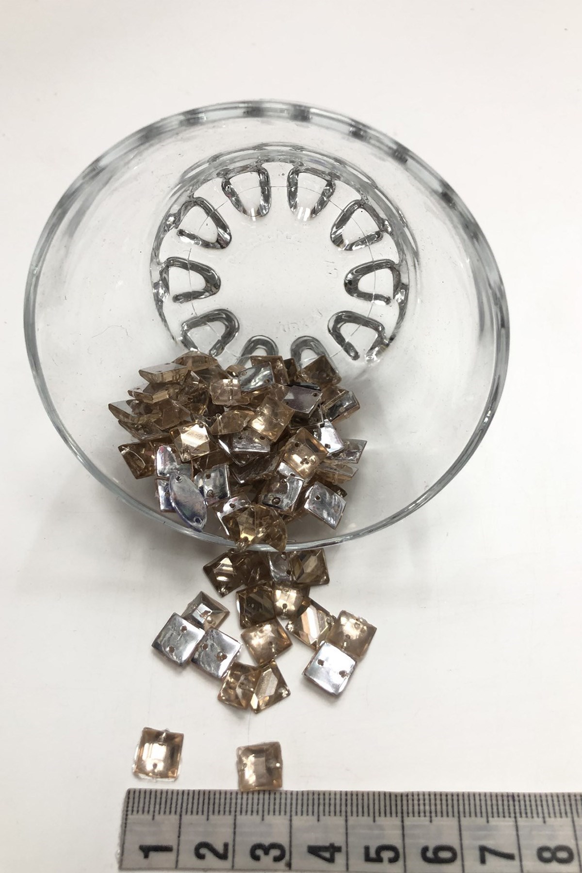 Açık Vizon Kare Plastik Dikme Taş 20gr