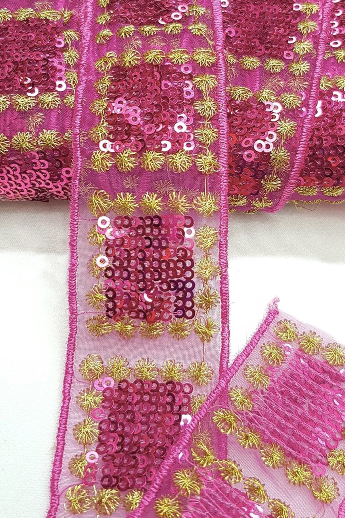 Fuşya Gold İşlemeli Pul Şerit 4 cm