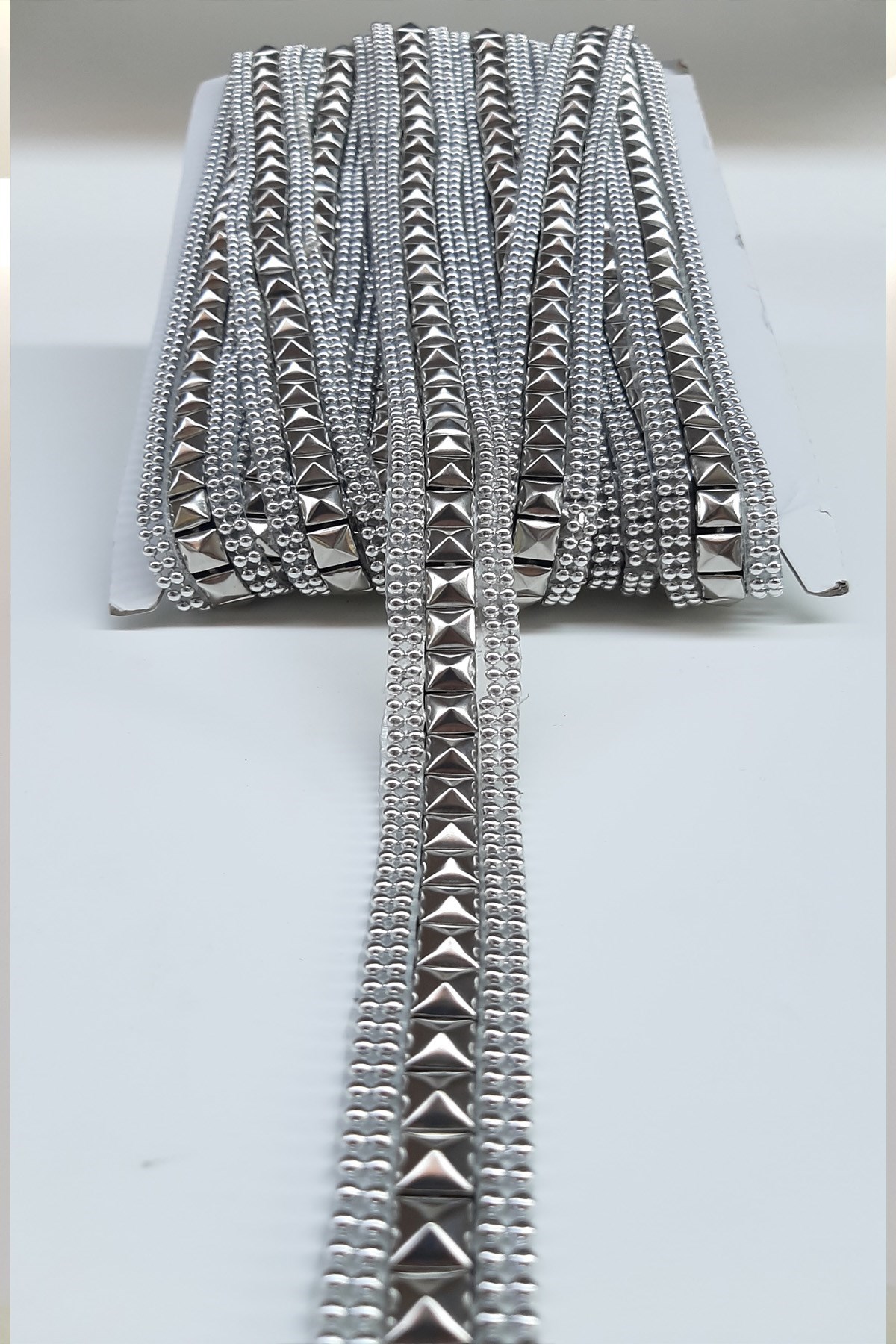 Gümüş Zımba Desenli İşlemeli Şerit 2Cm