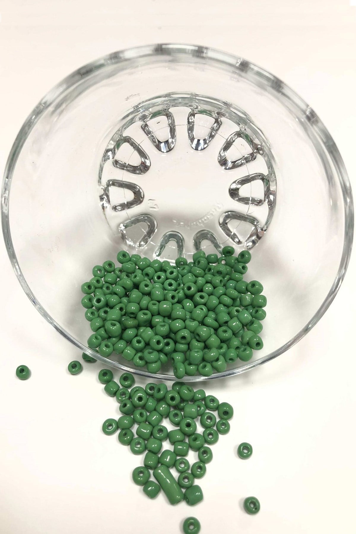 Koyu Mint Yeşili Kum Boncuk Orta Boy 4 mm 50 gr