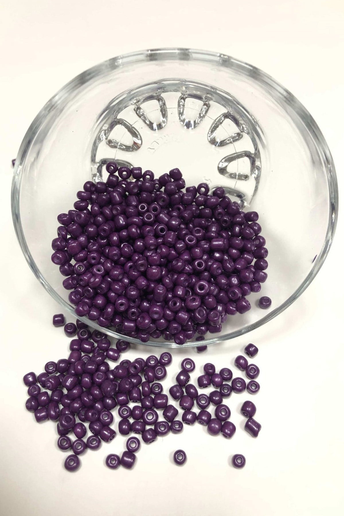 Koyu Patlıcan Moru Kum Boncuk Orta Boy 4 mm 50 gr