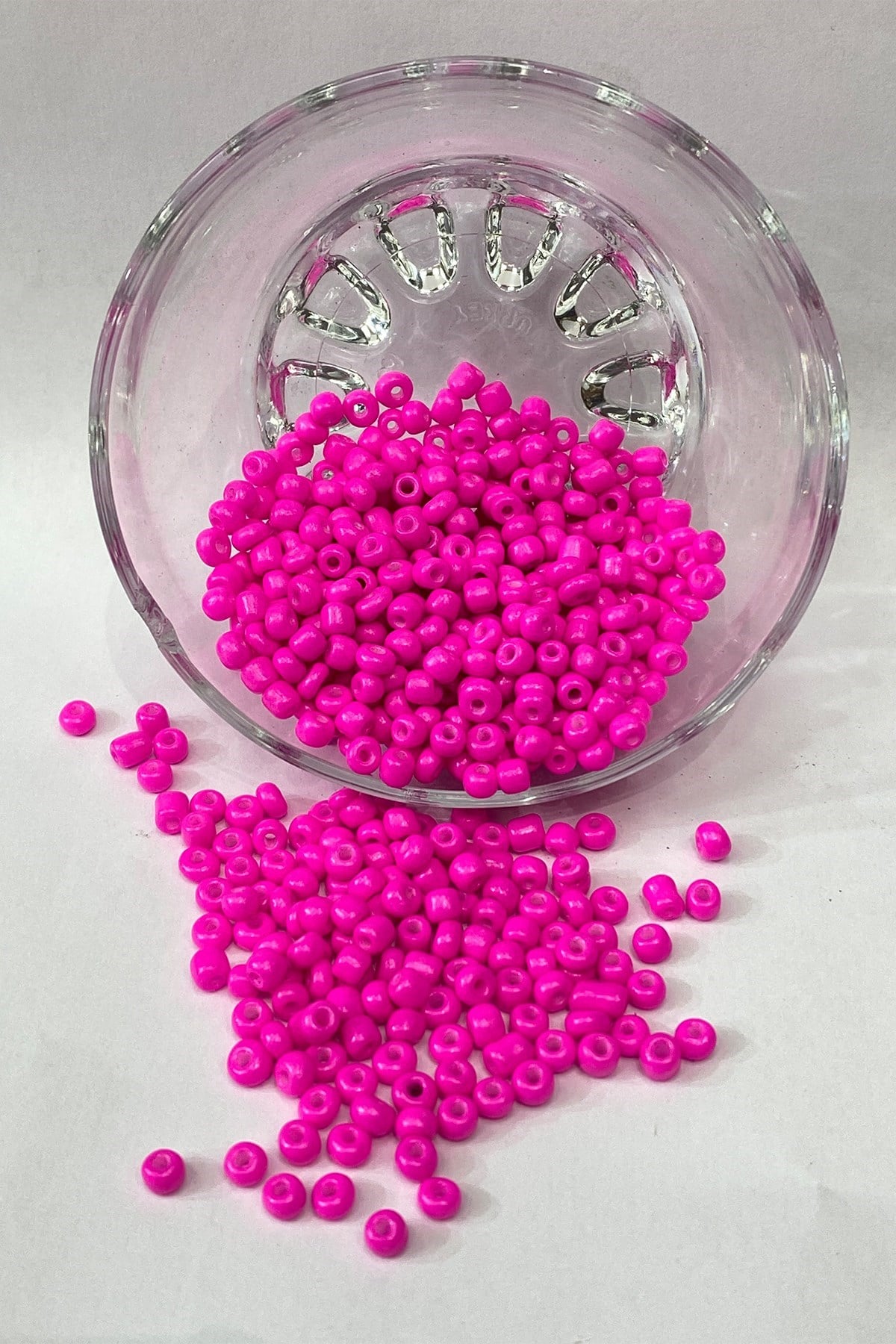Neon Pembe Kum Boncuk 4 mm 50 gr