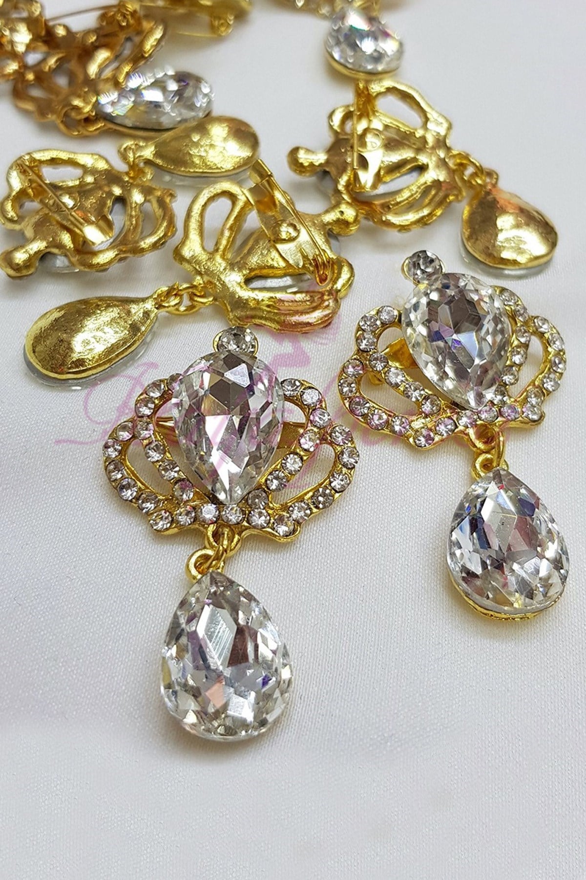 Sarı Taç Model Kristal Taşlı Broş