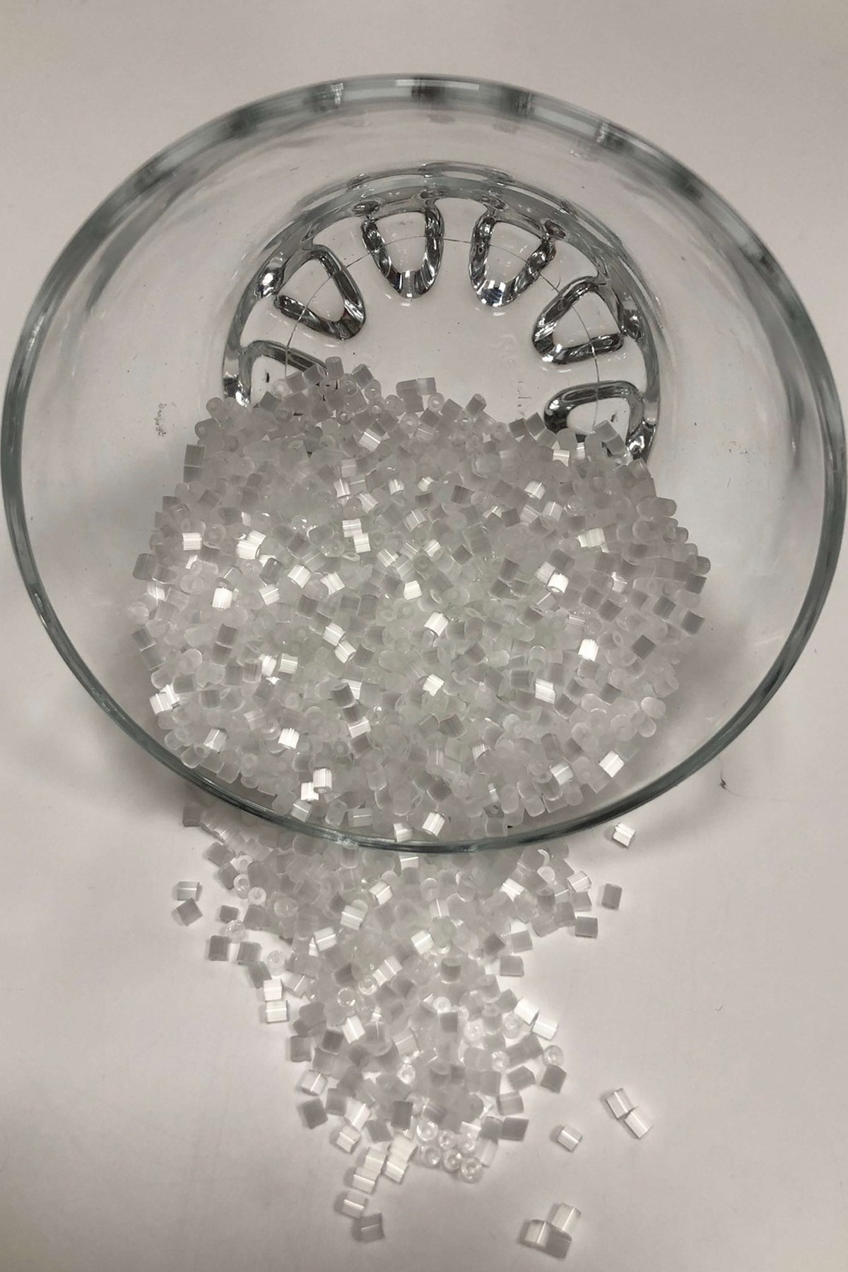 Sedefli Beyaz Kesme Boncuk (2-2,5mm)