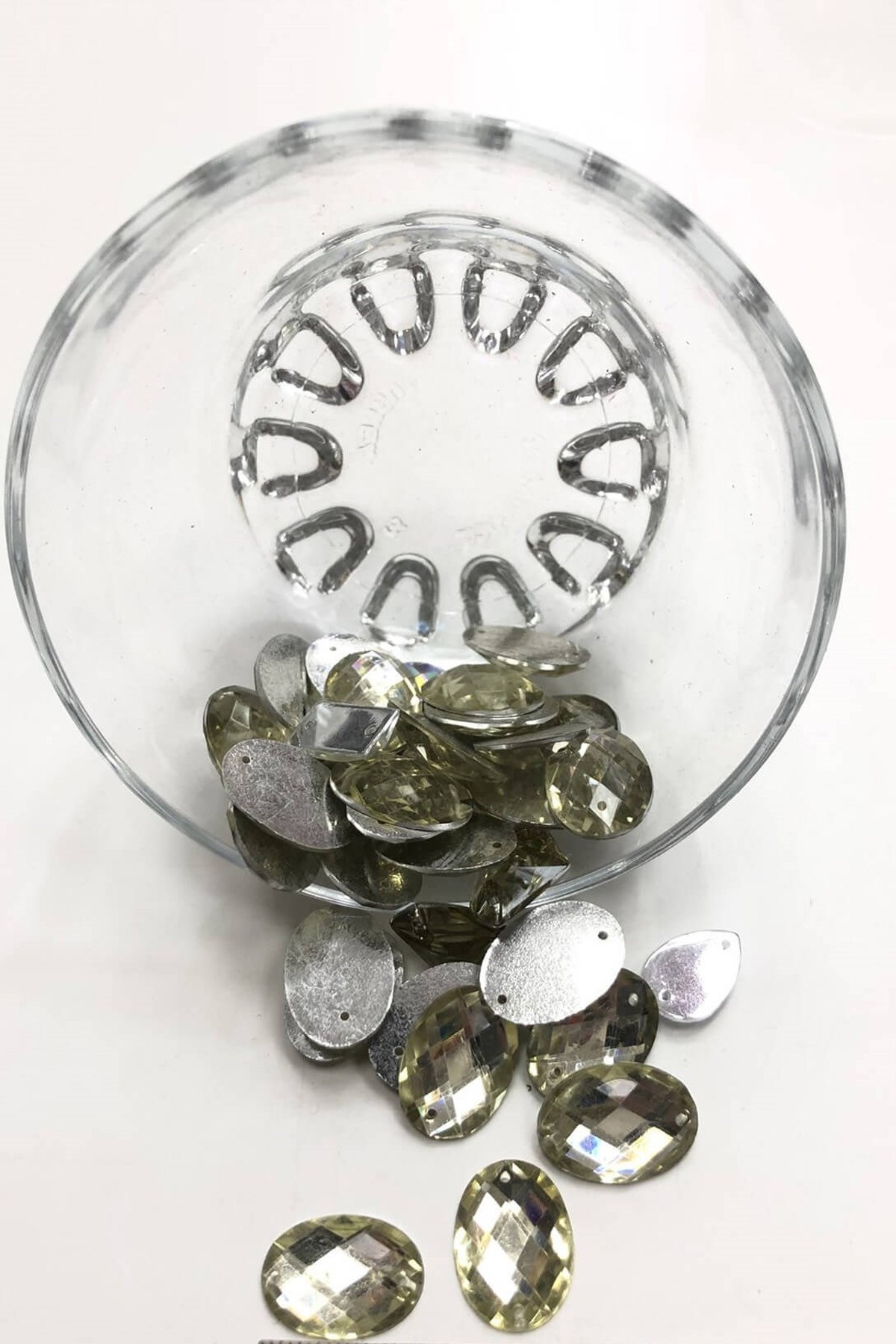 Şeffaf Oval Plastik Dikme Taş 20 gr