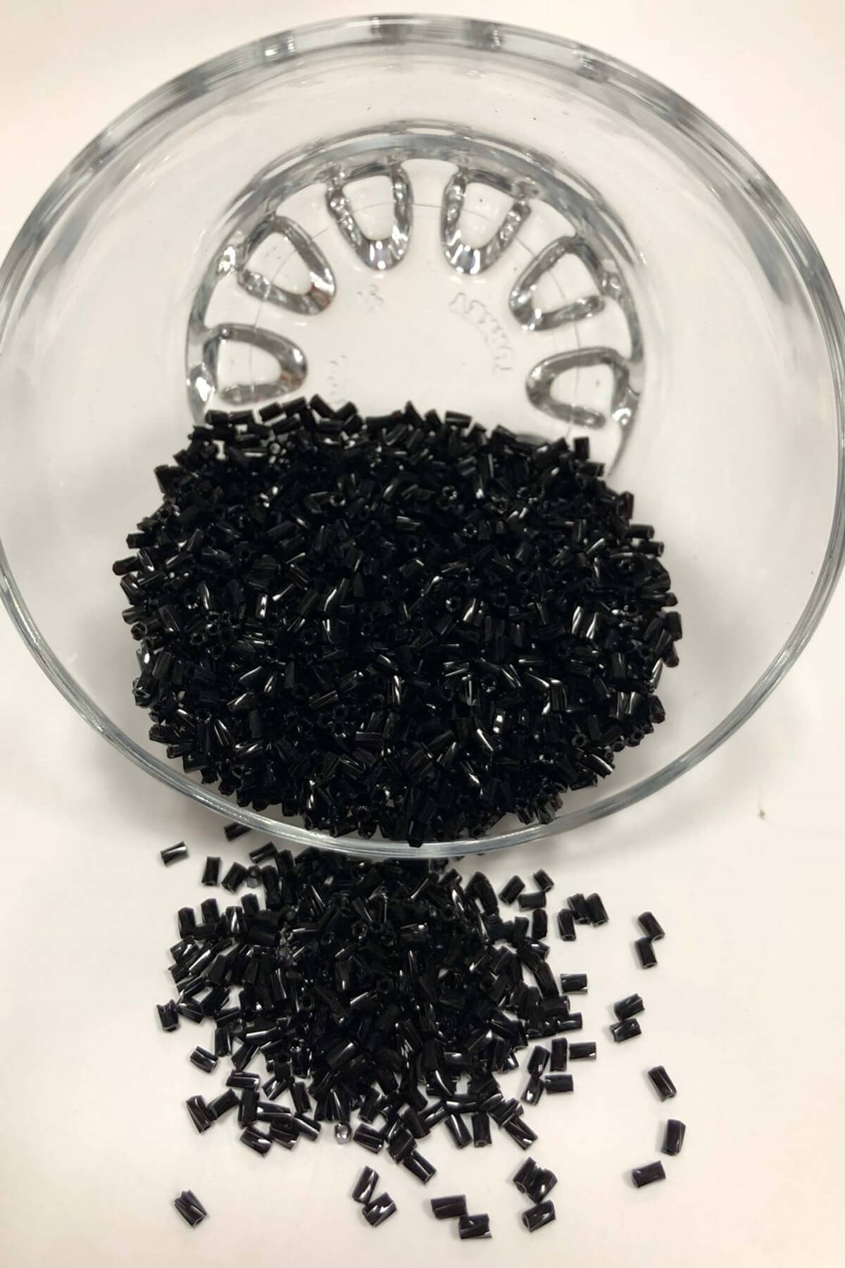 Siyah Burgulu Kesme Boncuk (2-2,5mm)