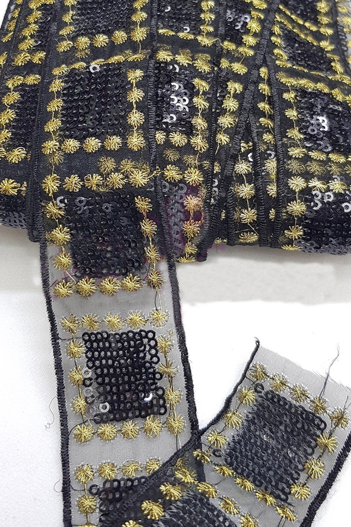 Siyah Gold İşlemeli Pul Şerit 4 cm