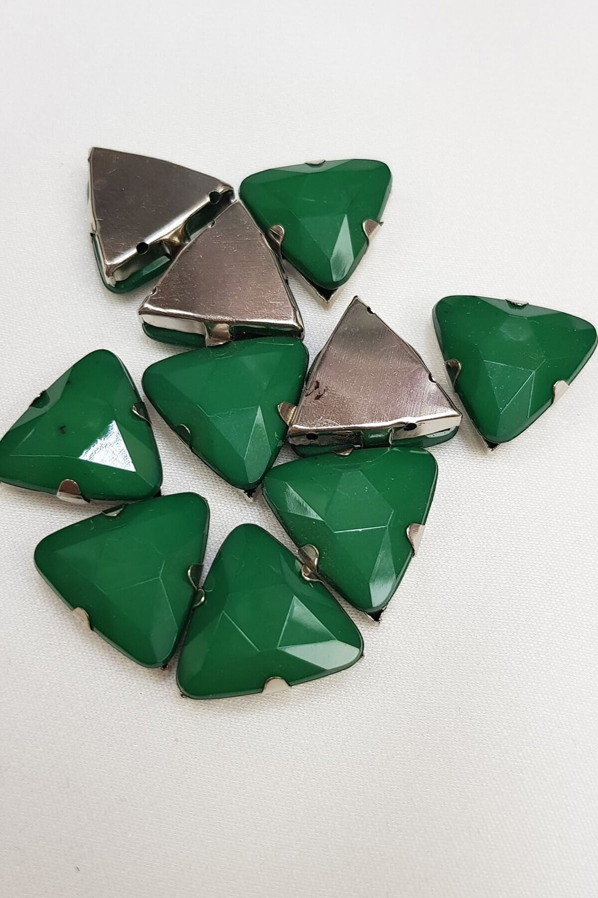 Yeşil Üçgen Kasalı Dikme Taş 2 cm 10 adet