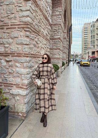 ELBS-015H&R ButikEsna Kareli Elbise Kahve