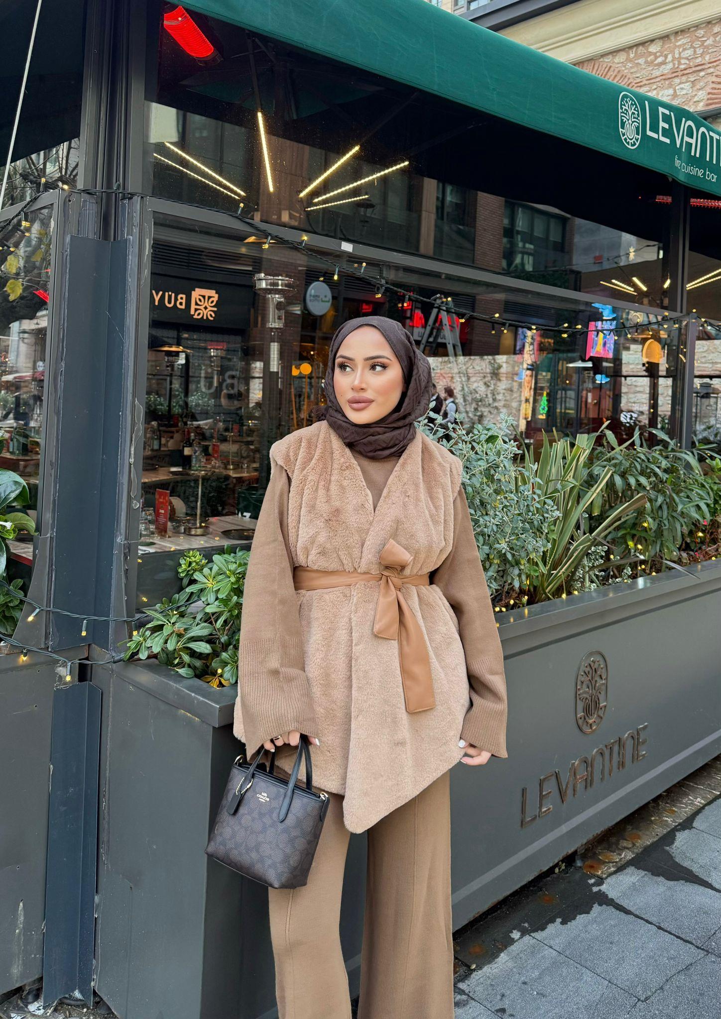 YELEK-256H&R ButikZeyna Tüylü Yelek Camel