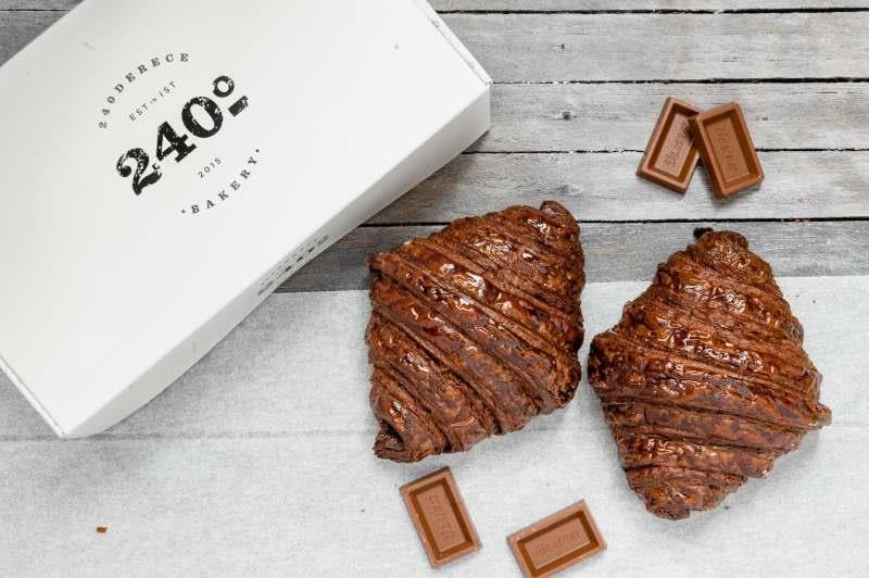 240 DERECE ÇİKOLATALI KRUVASAN PAKET
