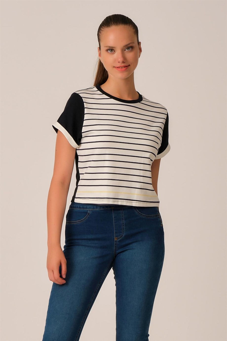 ALEXANDERGARDI ÇİZGİLİ CROP T-SHİRT (B21-32600)