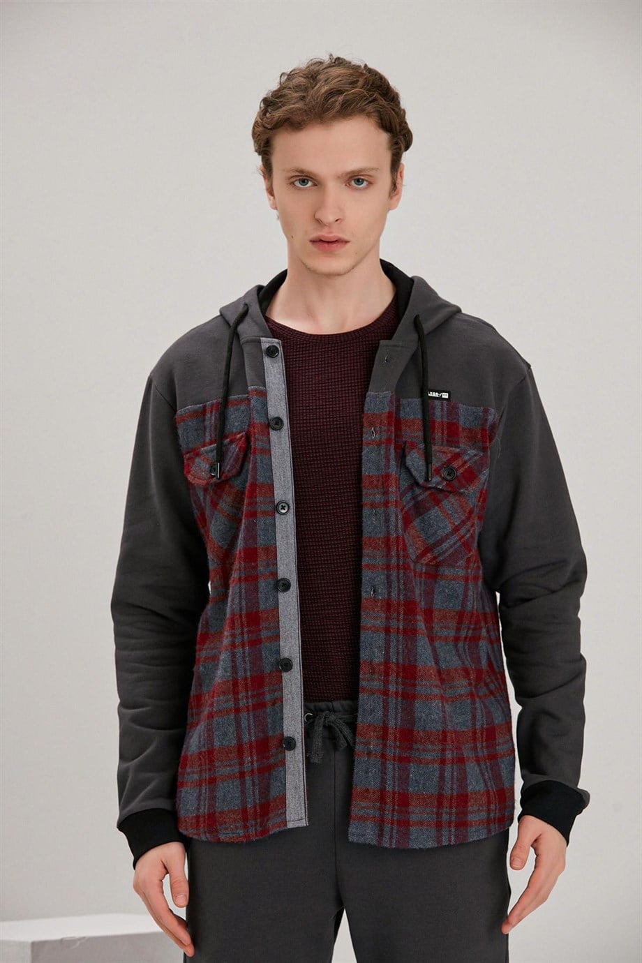 ALEXANDERGARDI KAPÜŞONLU DÜĞMELİ OVERSİZE HIRKA (E21-61501)