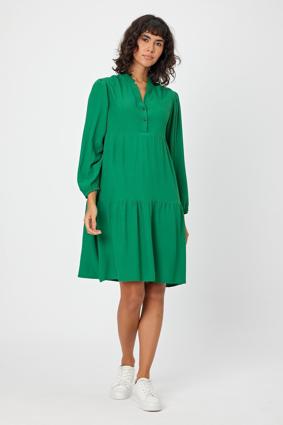 ALEXANDERGARDI DÜĞMELİ HAKIM YAKA KAT KAT VOLANLI COMFORT KALIP ELBİSE (B24-00234)