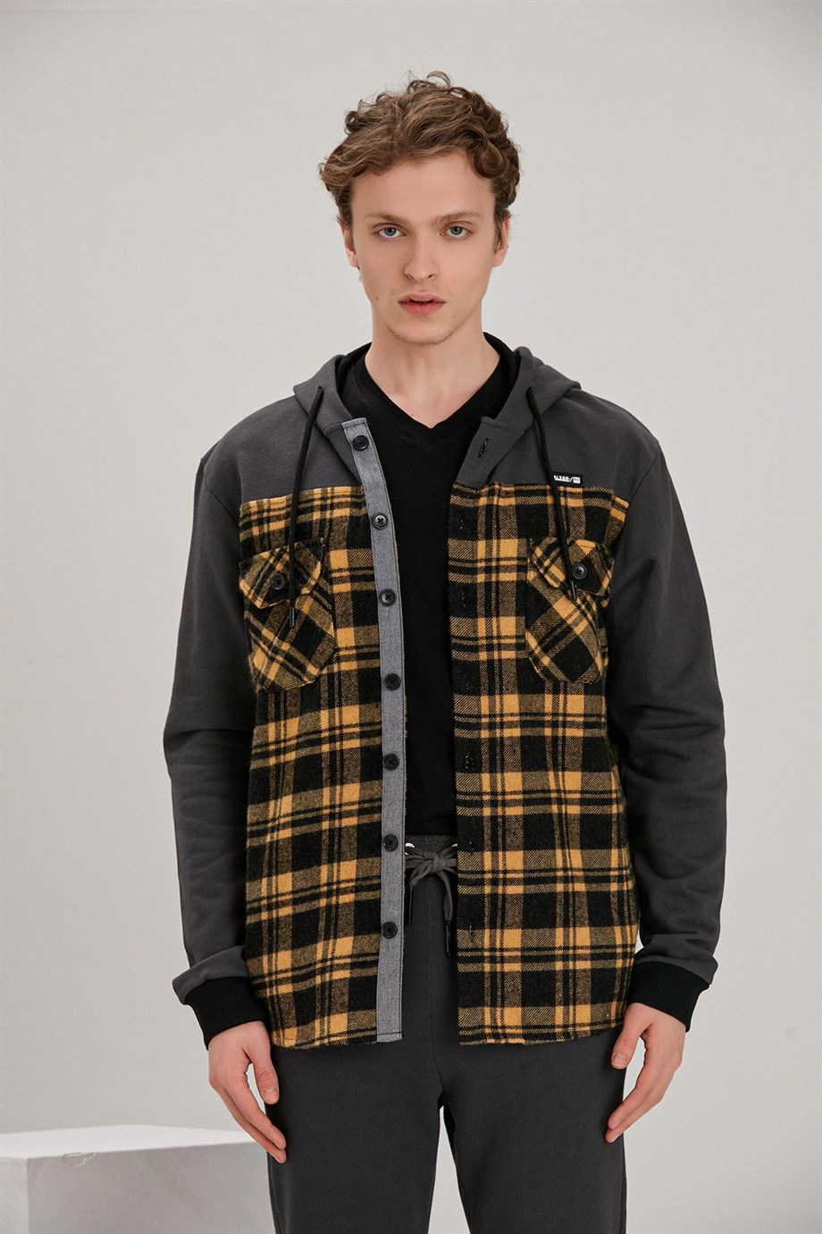 ALEXANDERGARDI KAPÜŞONLU DÜĞMELİ OVERSİZE HIRKA (E21-61501)