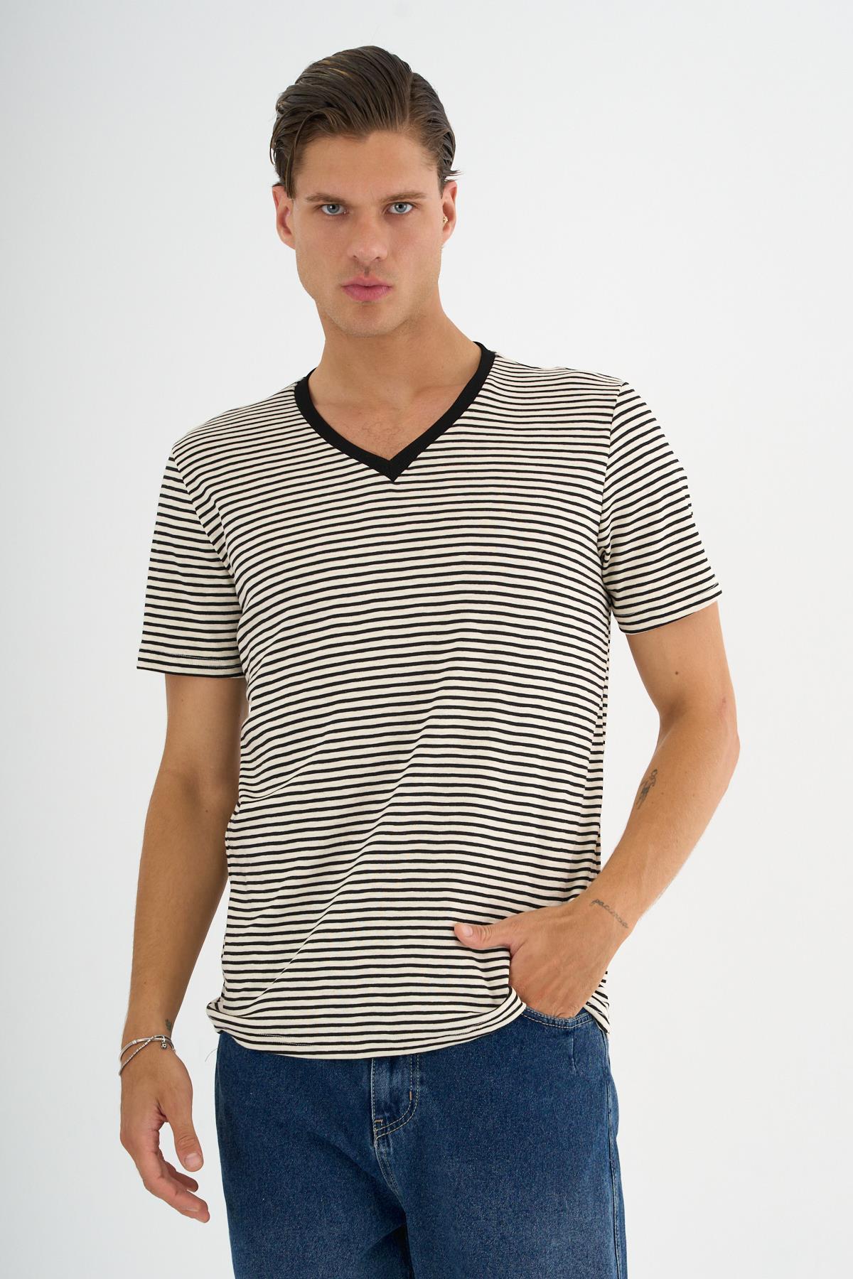 ALEXANDERGARDI V Yaka Çizgili T-shirt