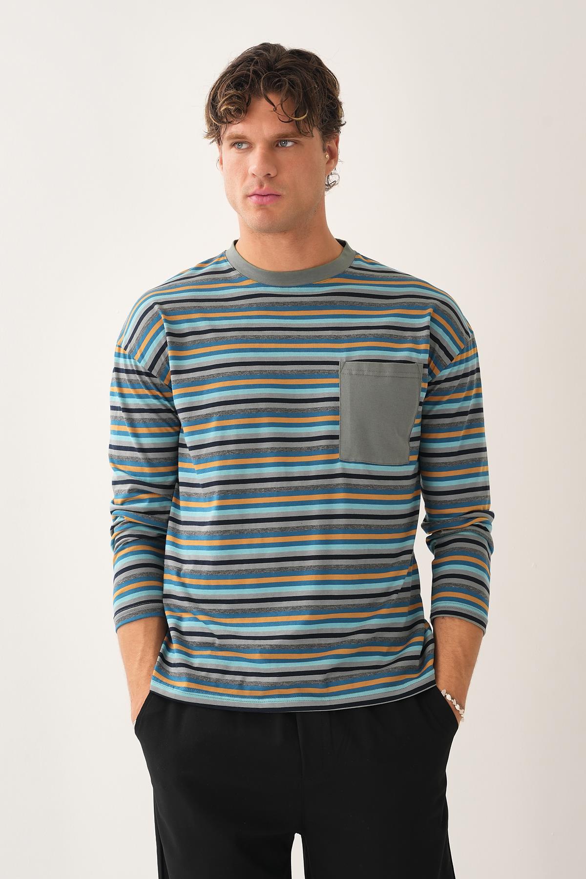Cep Detaylı Çizgili T-Shirt