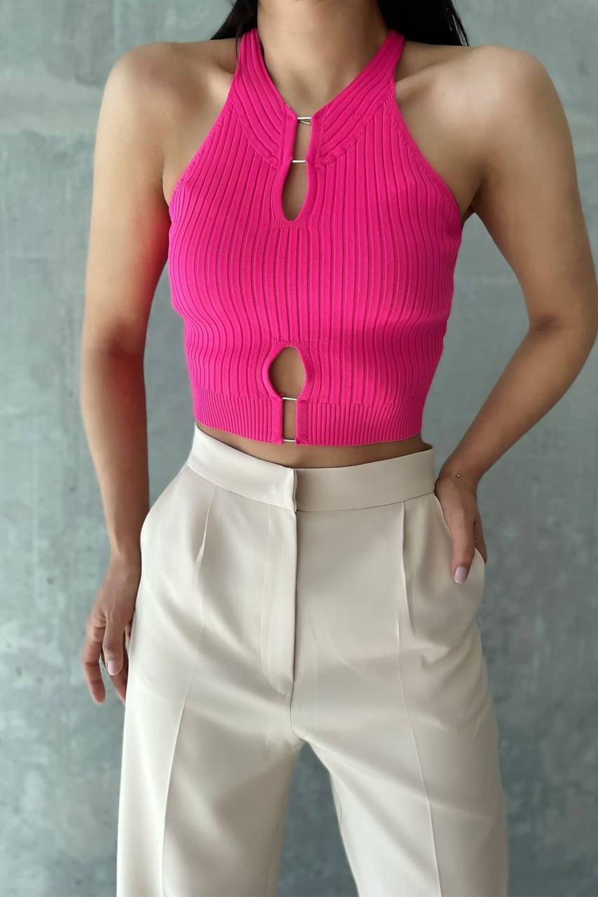 ЗЛЫЙ СПОРТСМЕН С ПЕРЕДНИМ ВОРОТНИКОМ