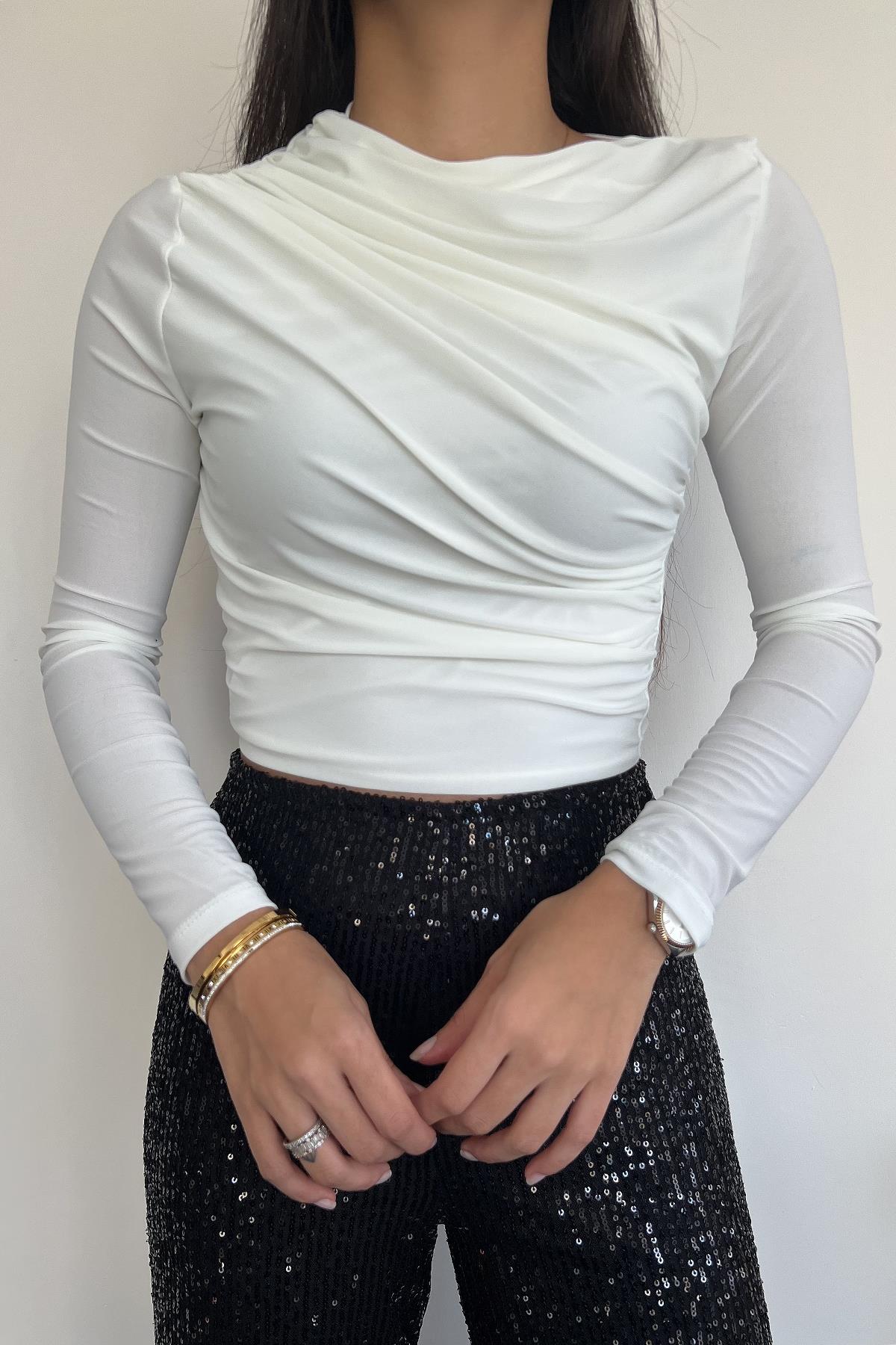 ÇAPRAZ BÜZGÜLÜ CROP BLUZ BEYAZ