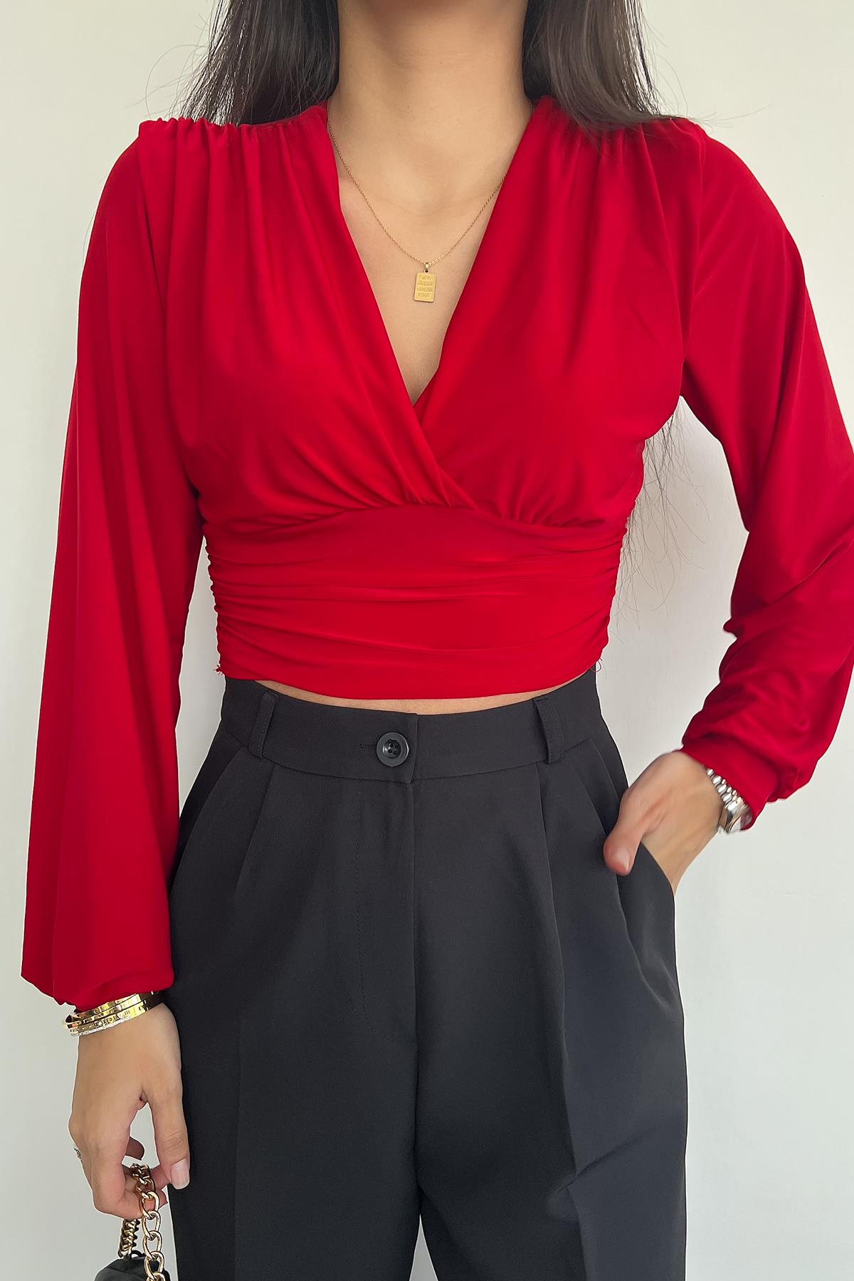 OMUZDAN BÜZGÜLÜ CROP BLUZ KIRMIZI
