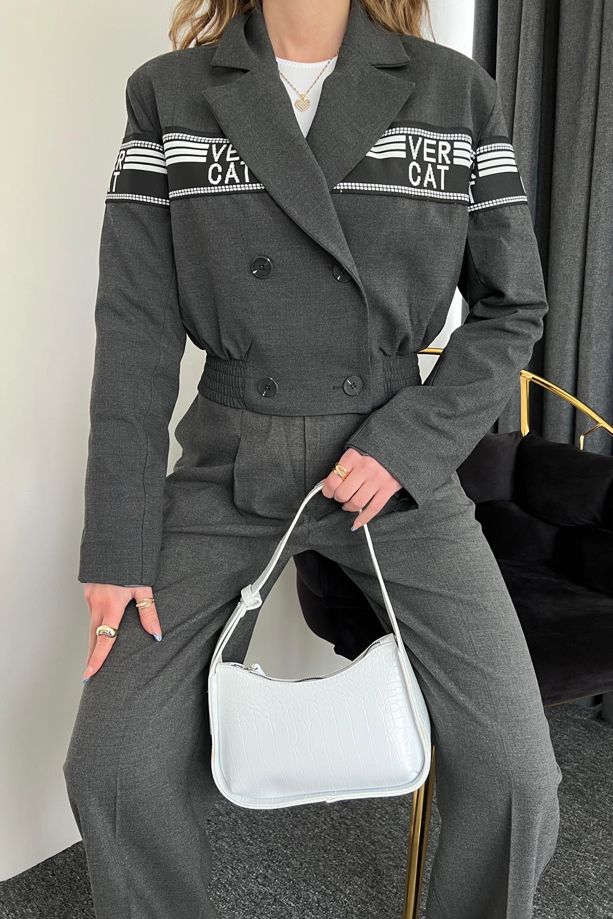 УКОРОЧЕННЫЙ ПИДЖАК BELİ LASTIK