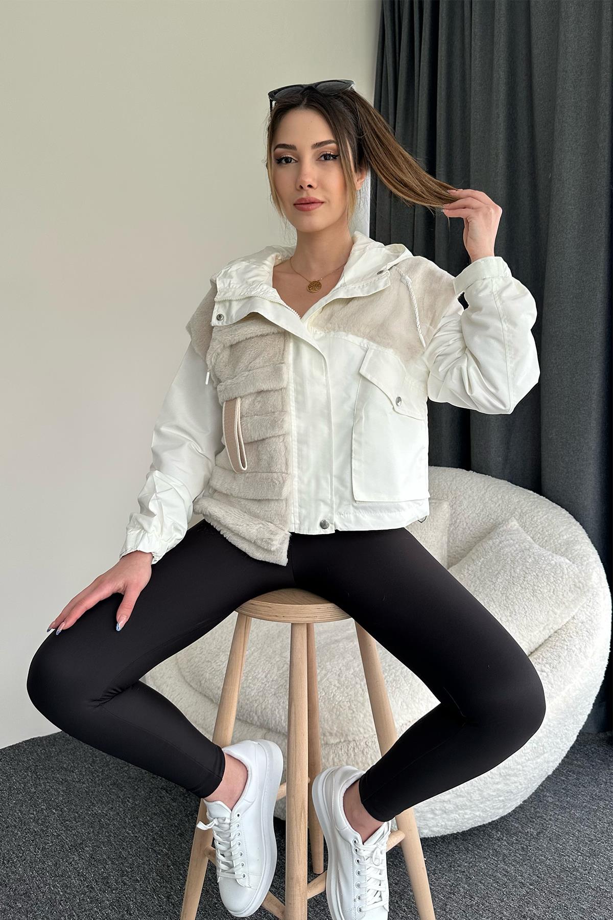 PELUŞ DETAYLI KAPÜŞONLU CEKET BEYAZ