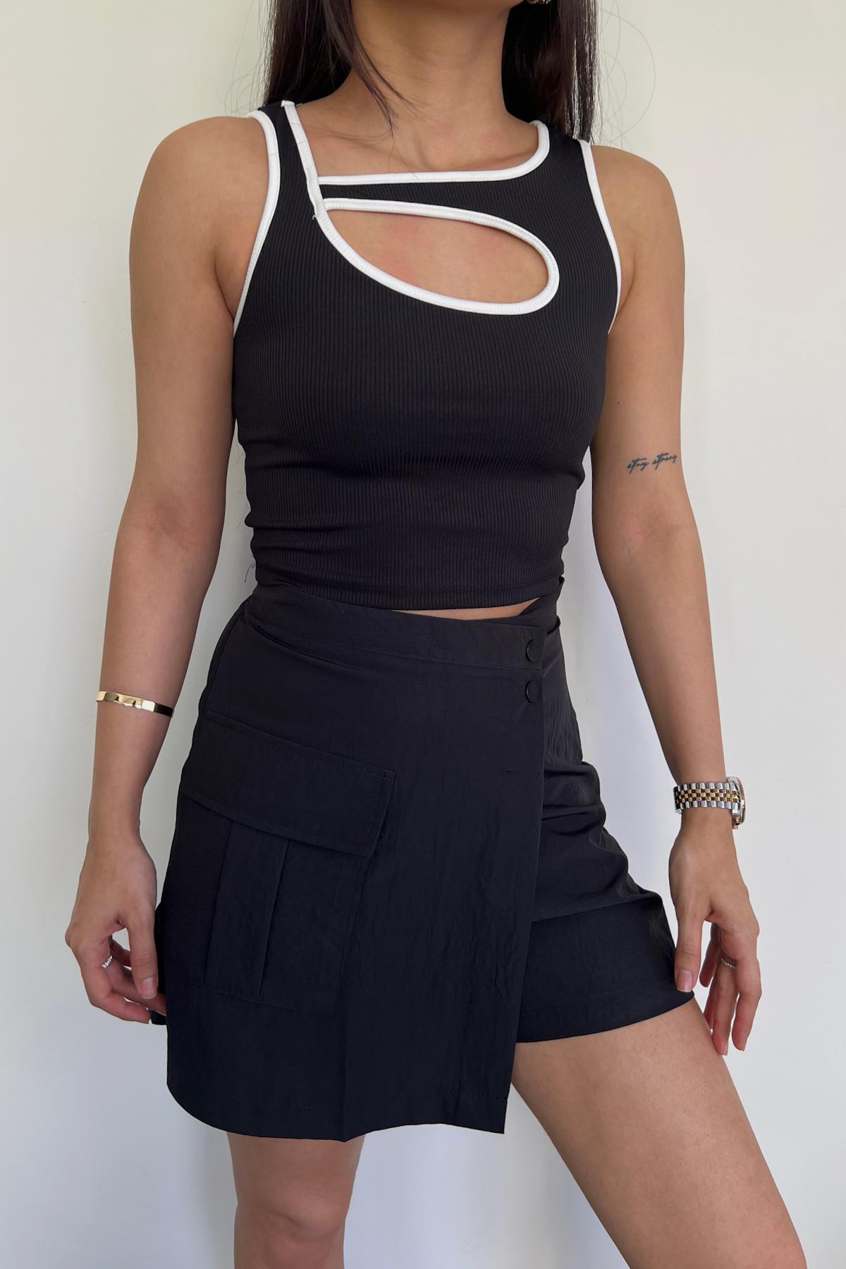 CONNECTED CUTOUT BLOUSE