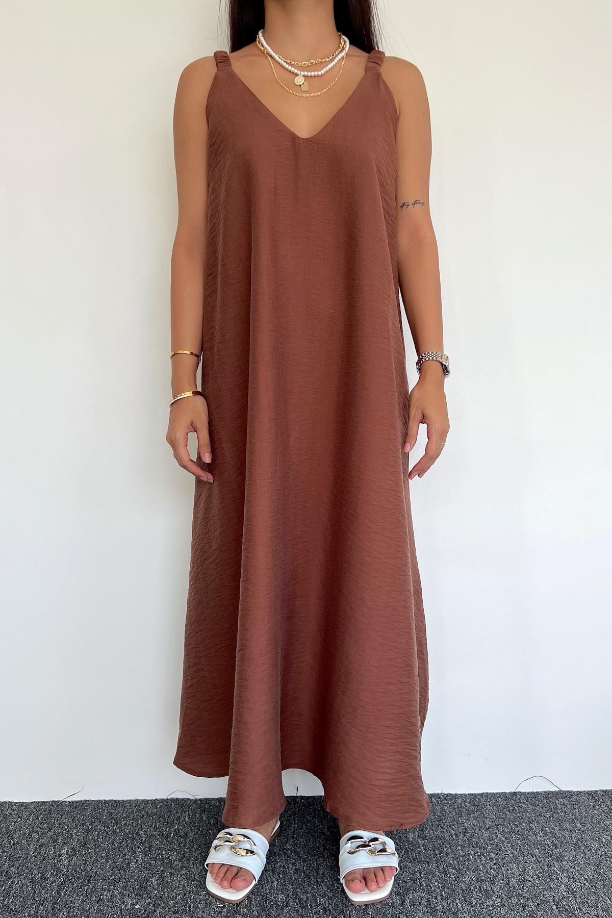 KLEID AUS VISKOSE MIT RIEMEN