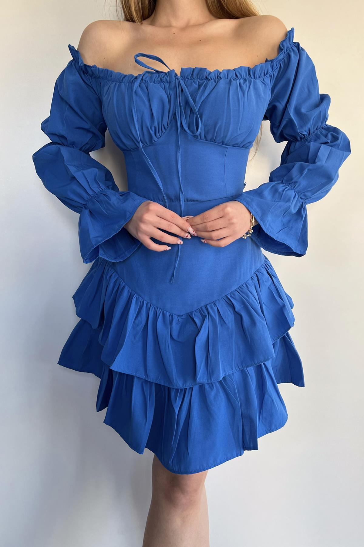 RÜSCHENKLEID MIT MADONNA-KRAGEN