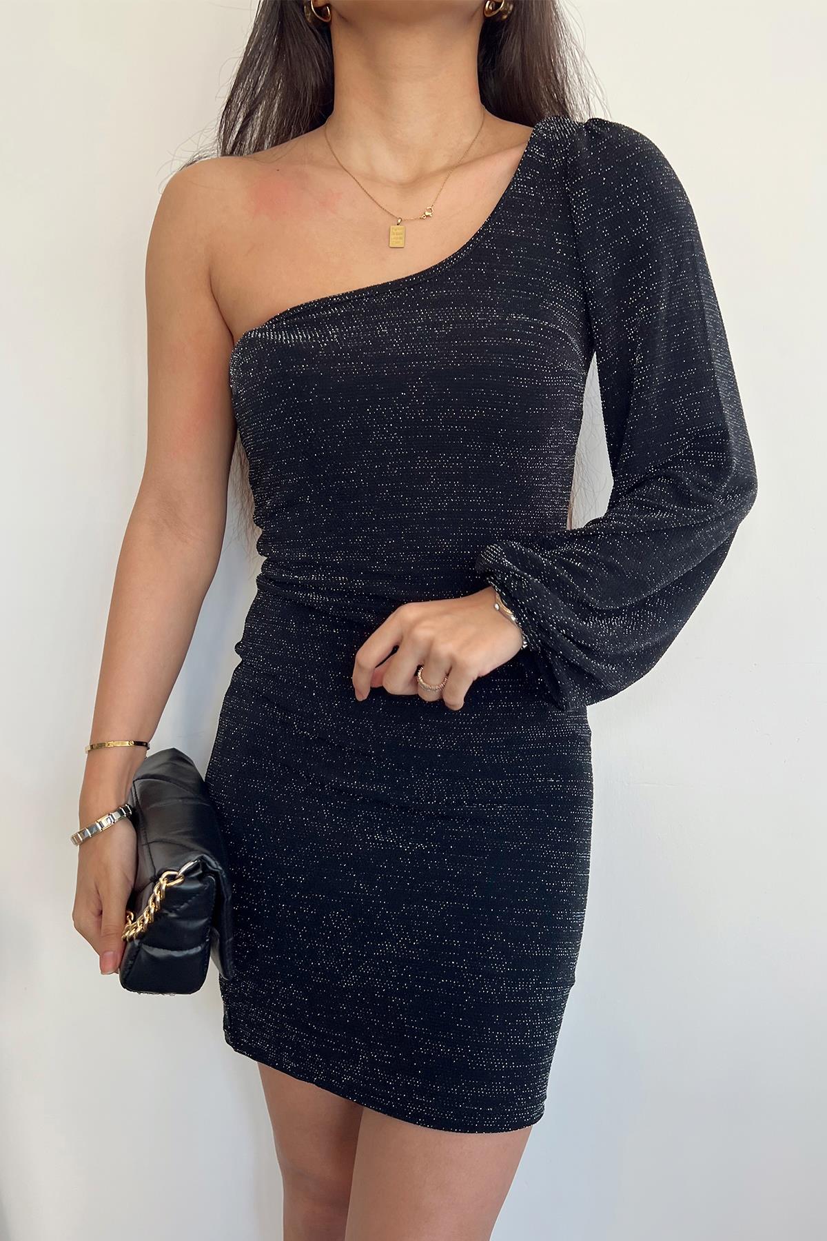 TEK OMUZ VATKALI SİMLİ ELBİSE SİYAH