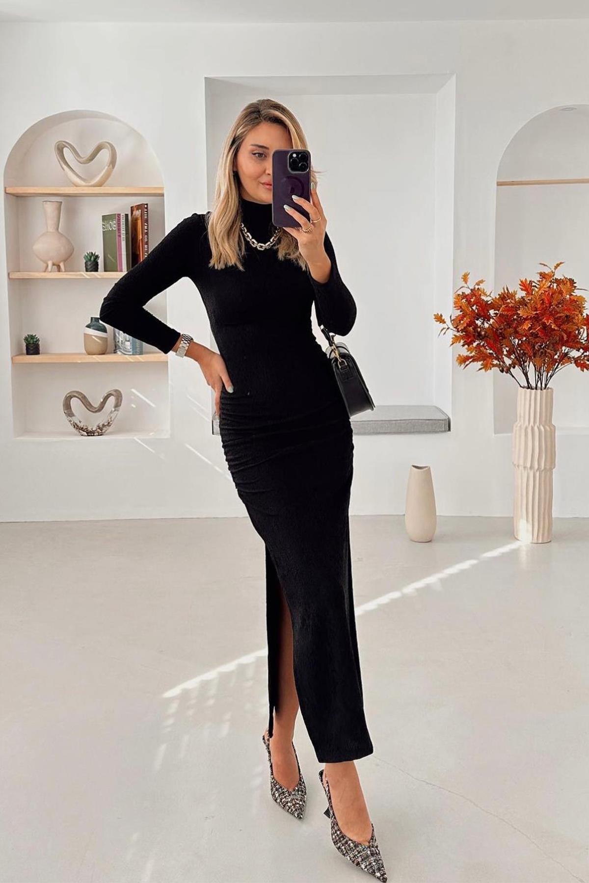 YANLARI BÜZGÜLÜ YIRTMAÇLI TAM BOY ELBİSE SİYAH