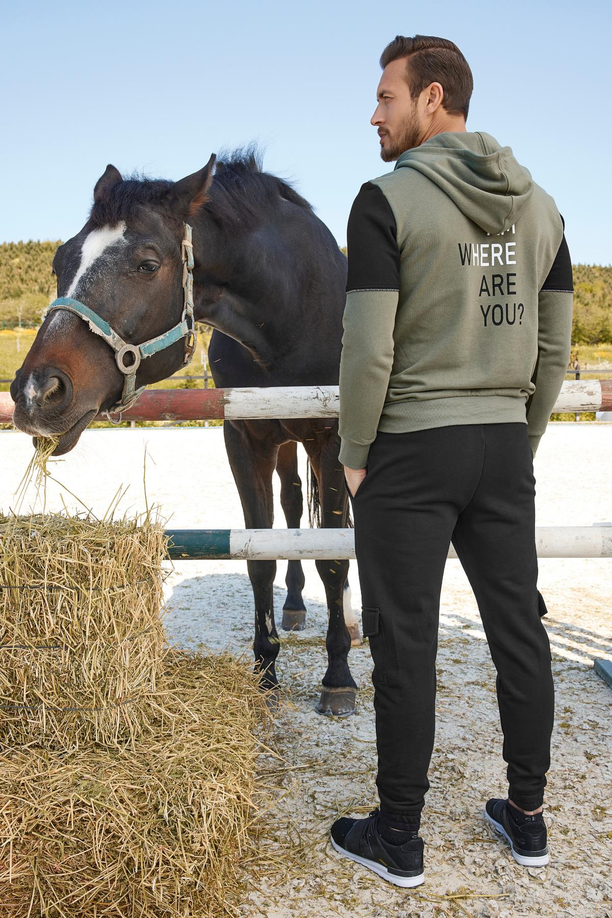 Önü Fermuarlı Yazı Baskılı Kapüşonlu 