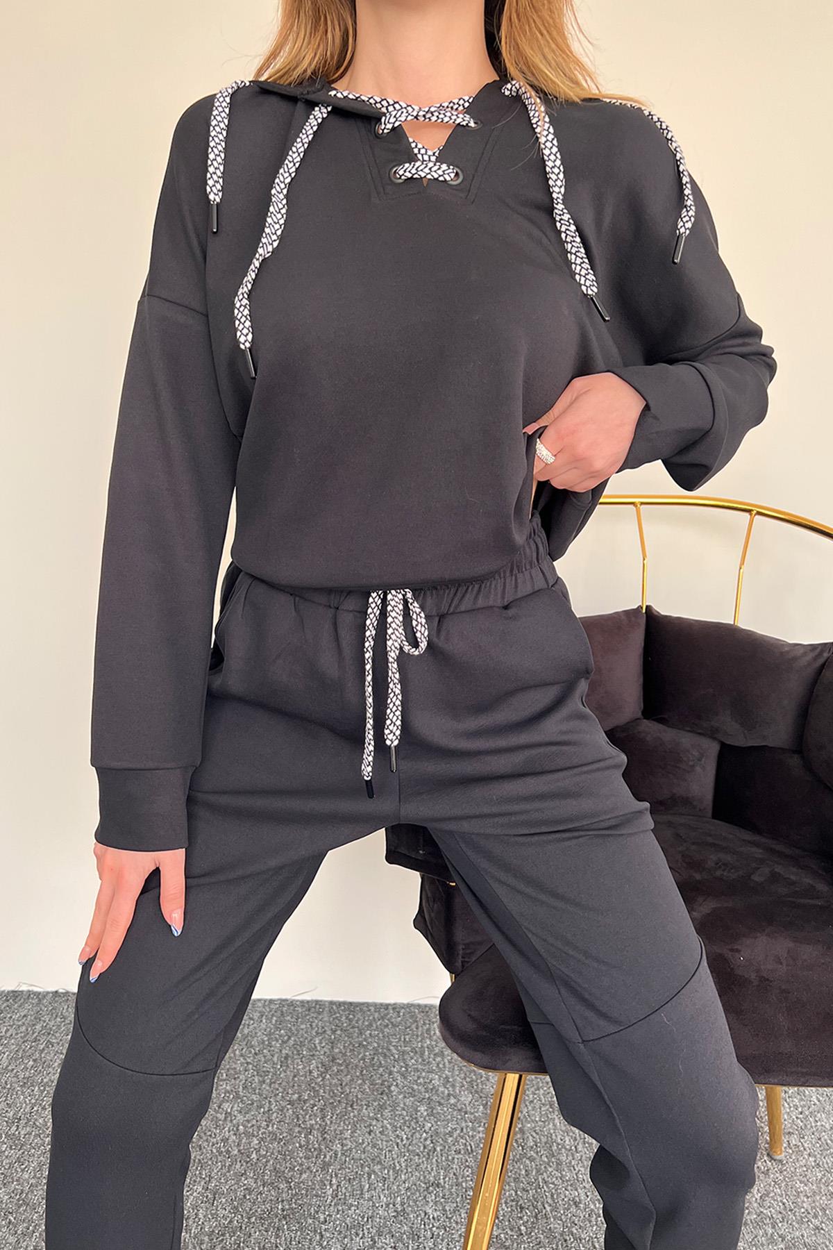 Önü ve Yakası Bağcıklı Kapüşonlu Eşofman Takımı SİYAH