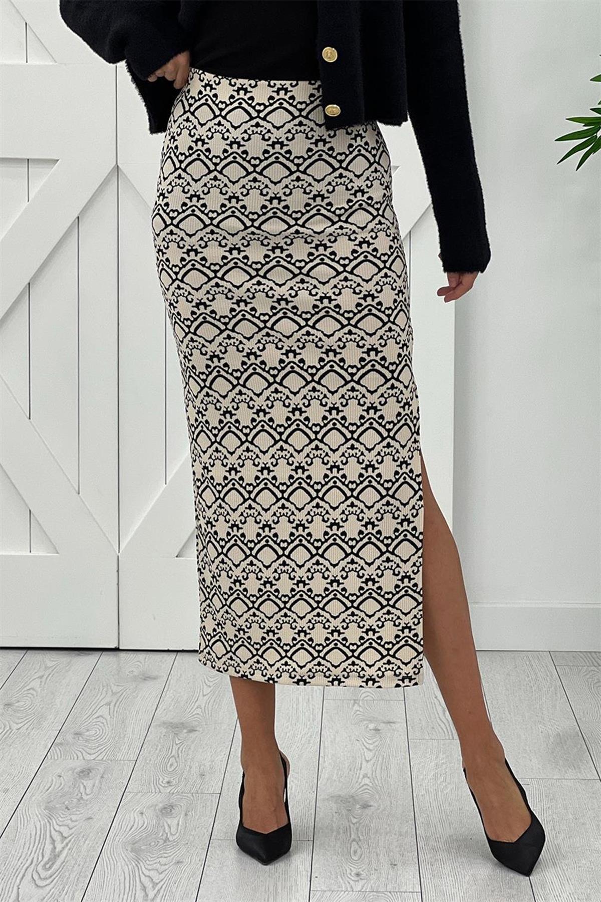 PATTERNED LYCRA SKIRT WITH SLUTS IN THE SKIRT