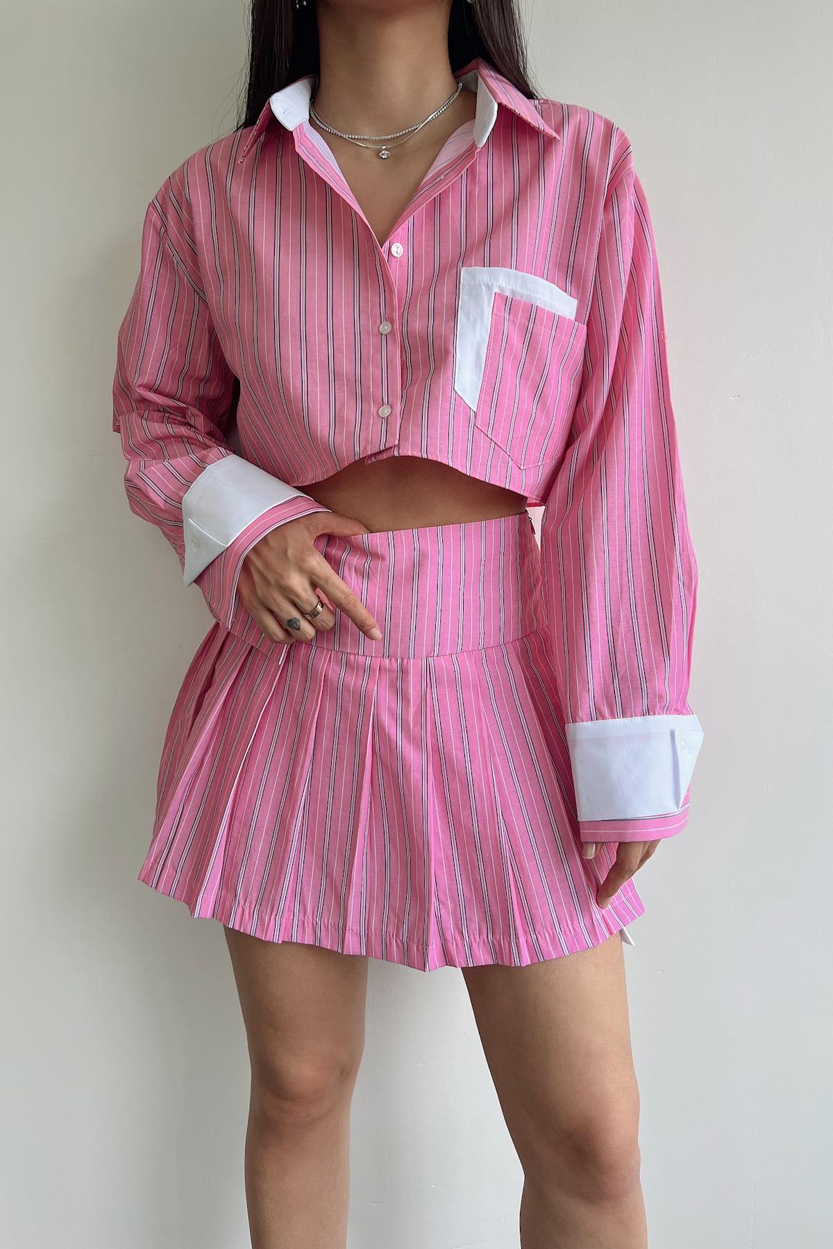 SHORTS-ROCK MIT plissierten Taschen und Details