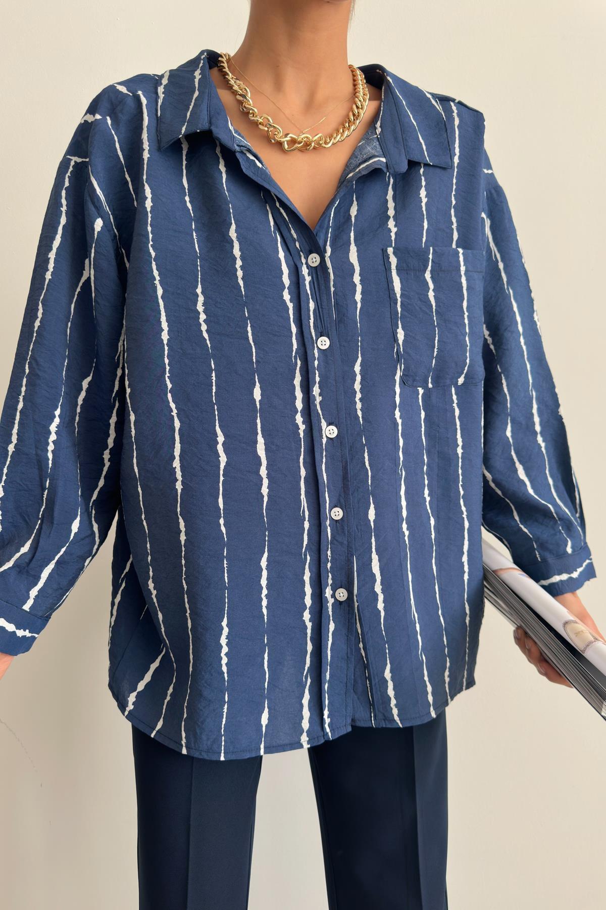 YAZLIK CEPLİ OVERSİZE ZİKZAK ÇİZGİ GÖMLEK LACİVERT