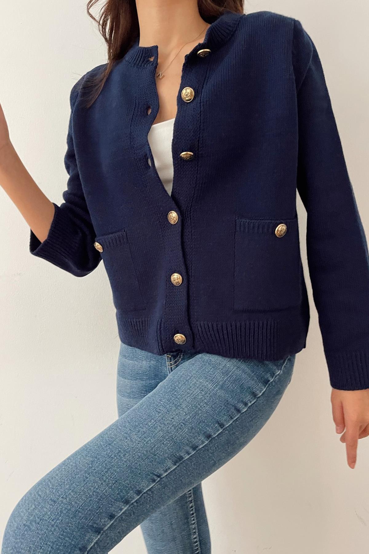 CEPLİ DÜĞME DETAYLI TRİKO HIRKA LACİVERT