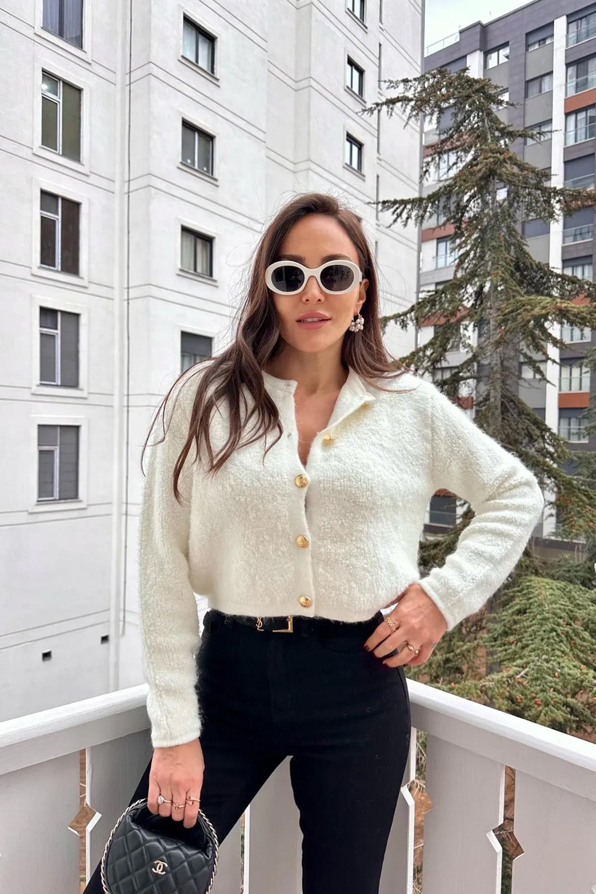 YUMOŞ DÜĞMELİ HIRKA EKRU