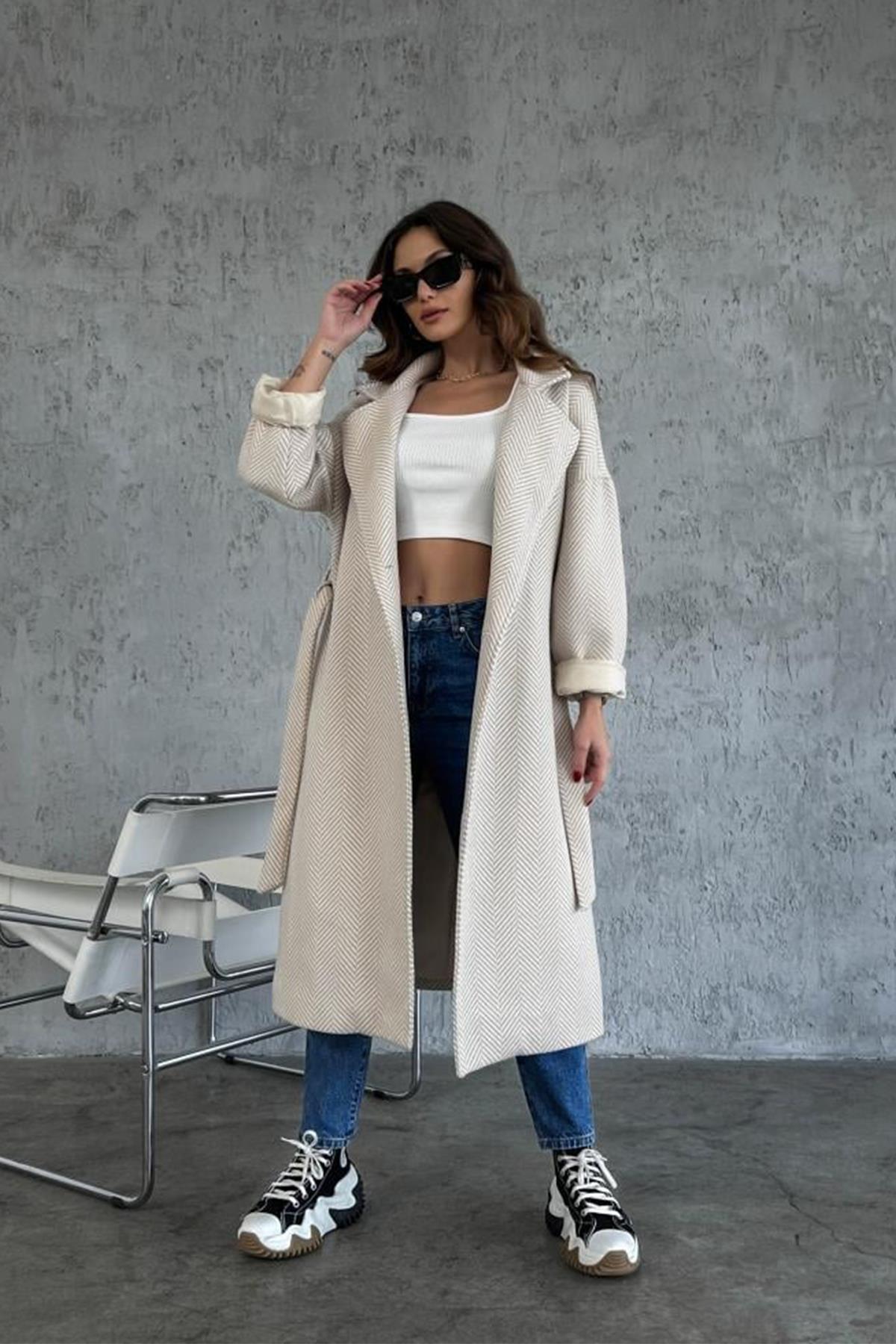 KIRÇILLI KUŞAKLI KRUVAZE YAKA KABAN TAŞ