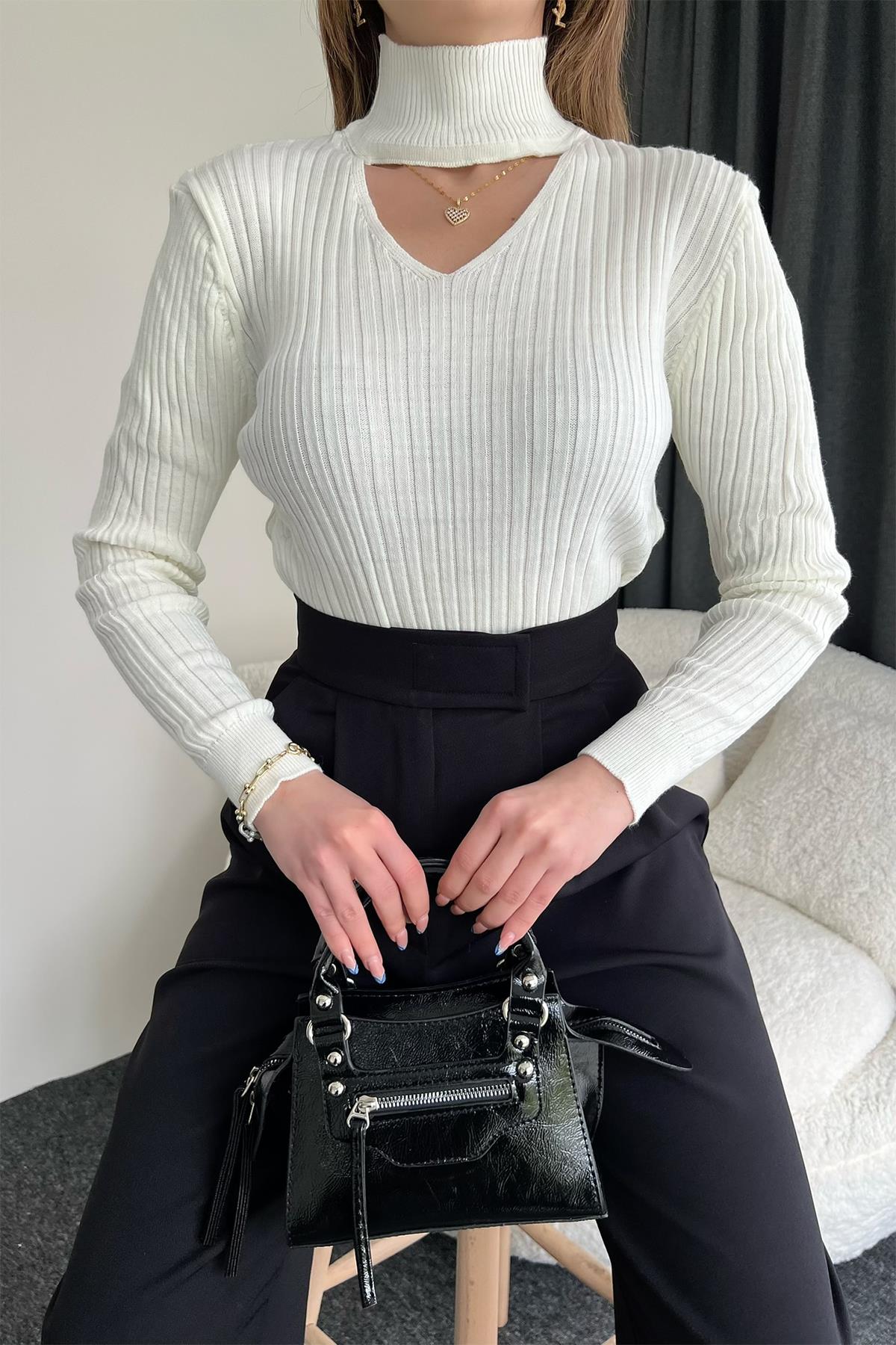 СВИТЕР С ОТКРЫТЫМ ШЕИ