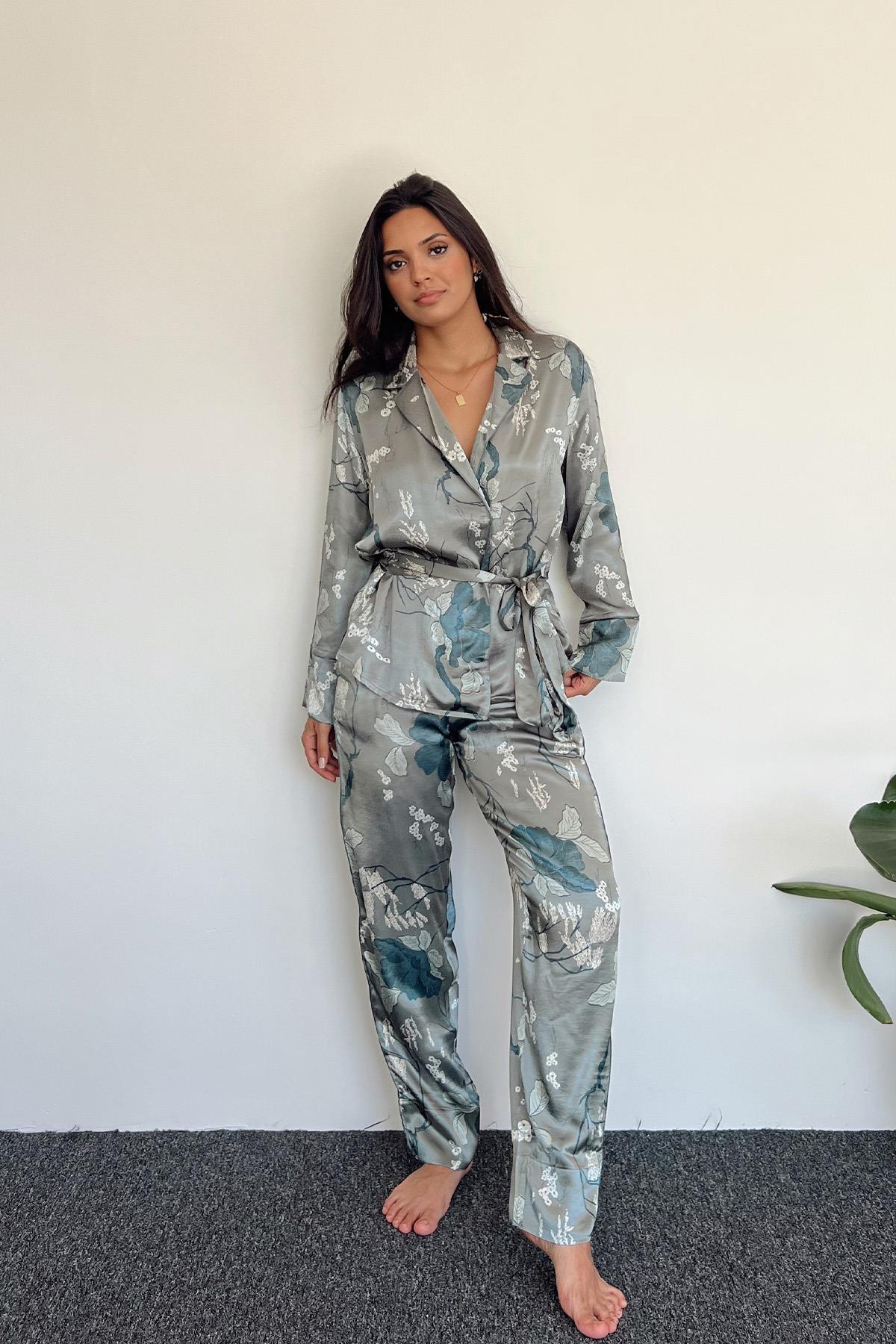 Çiçek ve Yaprak Desenli Önü Boydan Düğmeli Pijama Takımı YEŞİL