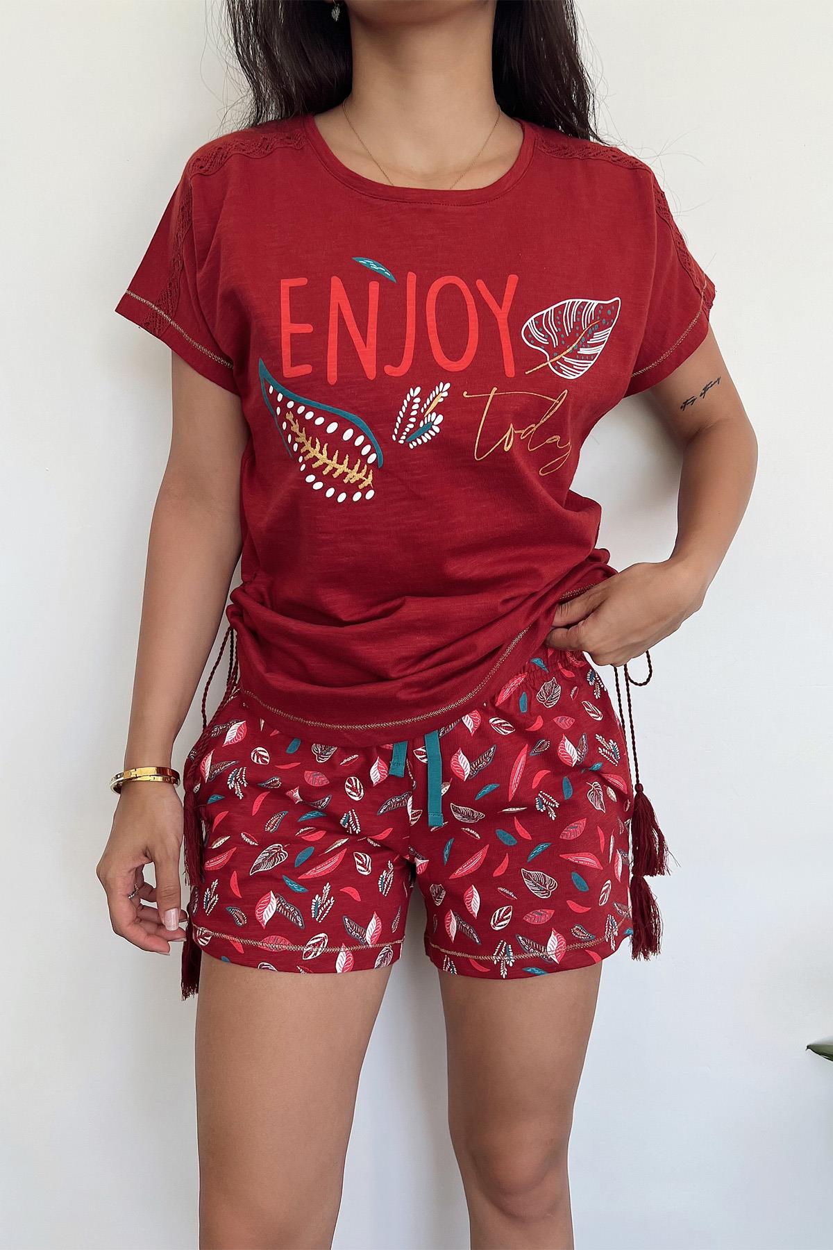 Yaprak Desenli ve Baskılı ''Enjoy Today'' Şort Takımı BORDO