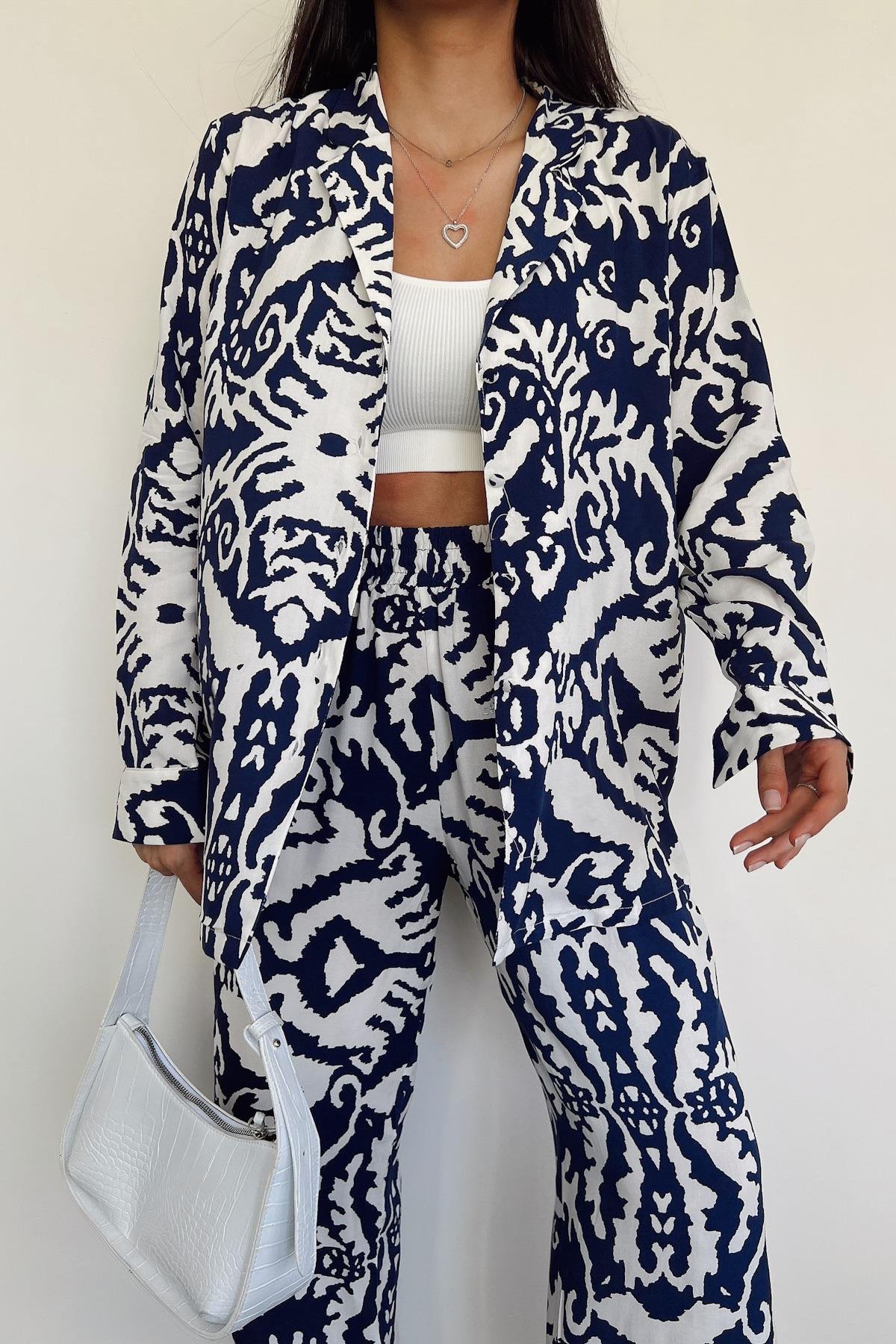 ДВОЙНОЙ КОСТЮМ С УЗОРОМ